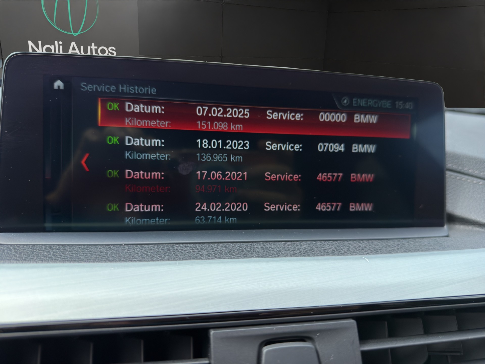BMW 320i xDrive Touring M Sport Steptronic-image-14
