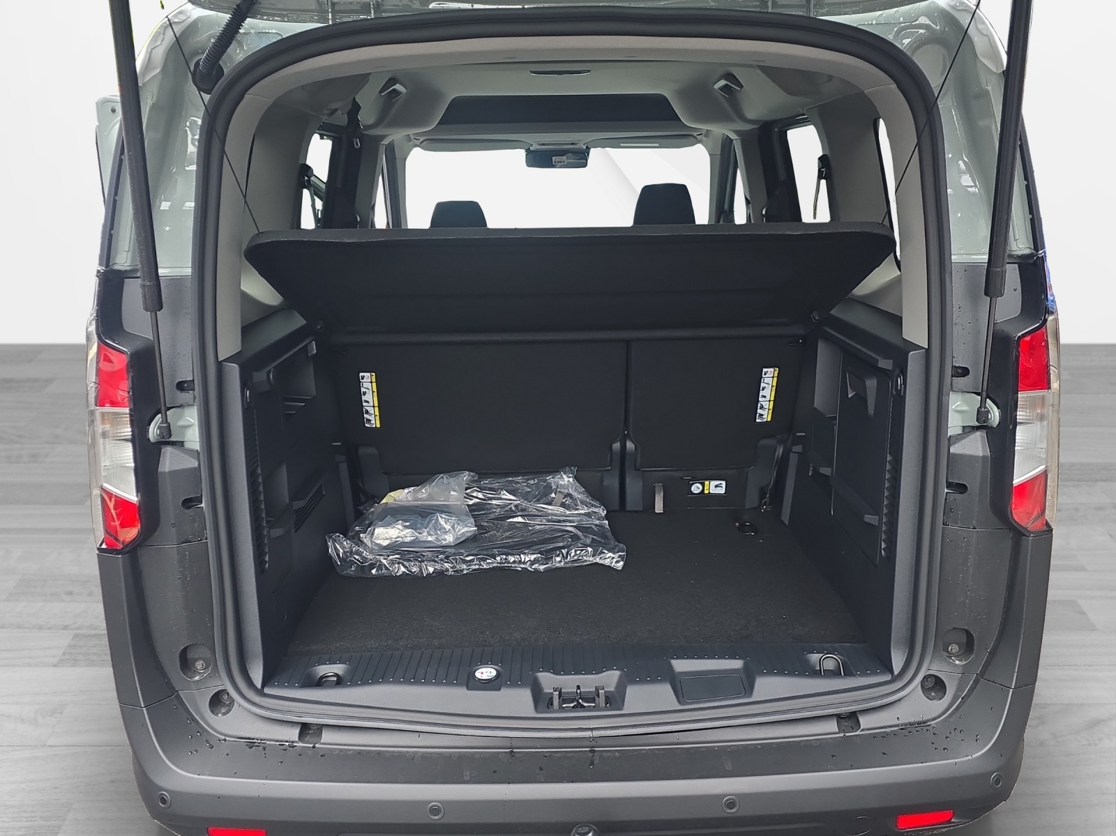 FORD Tourneo Courier 1.0 EcoBoost Active Automat-image-8