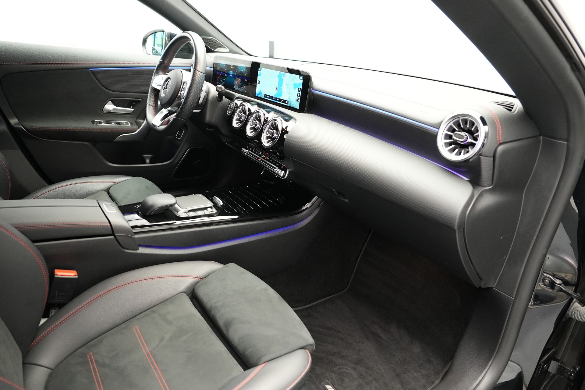 MERCEDES-BENZ CLA 200 AMG Line 7G-DCT *CH-Fahrzeug*-image-11