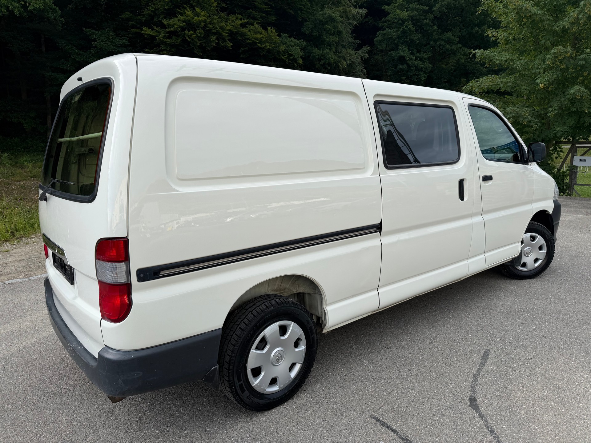 TOYOTA Hiace D-4D Van LWB-image-3