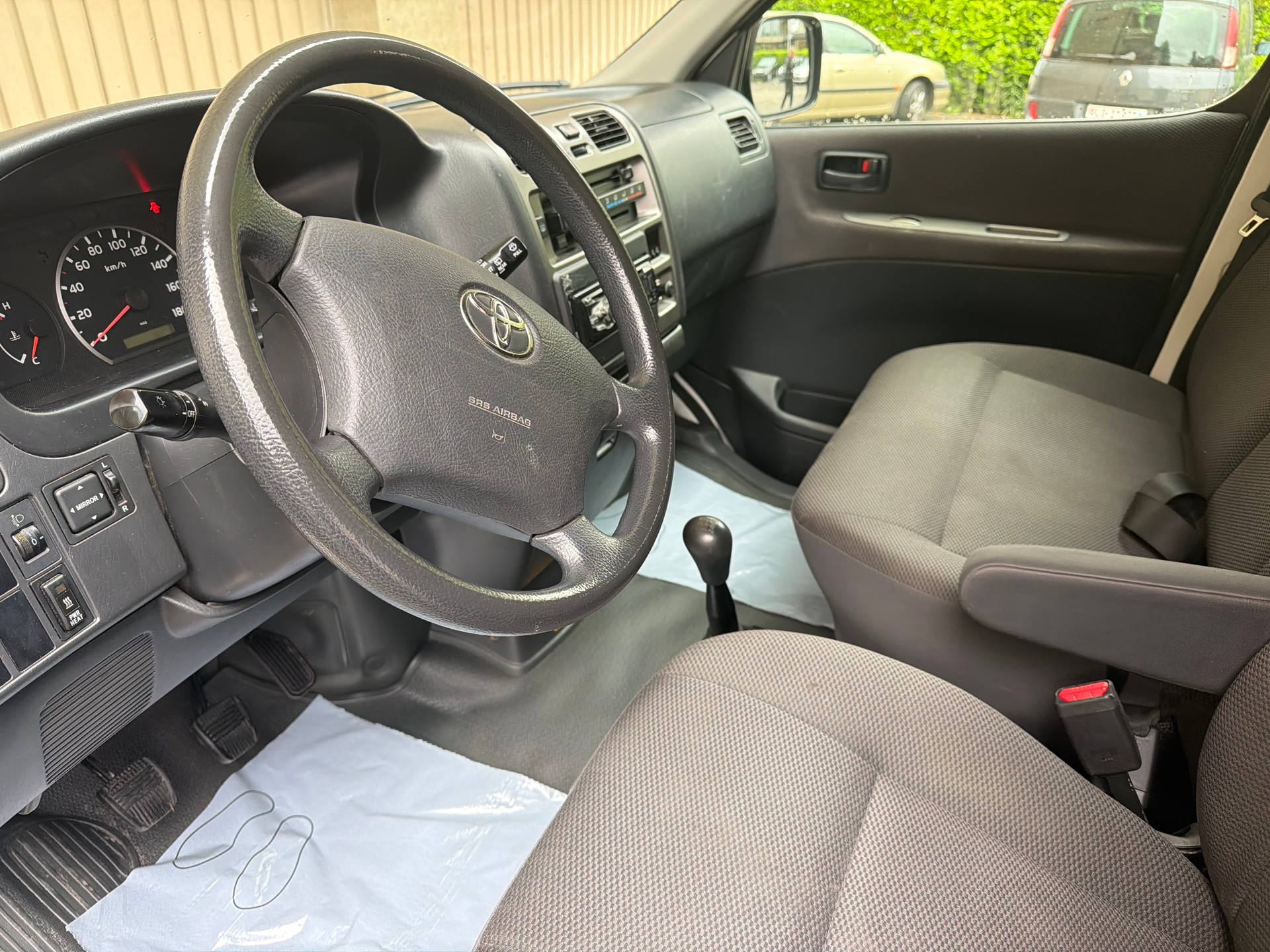 TOYOTA Hiace D-4D Van LWB-image-6