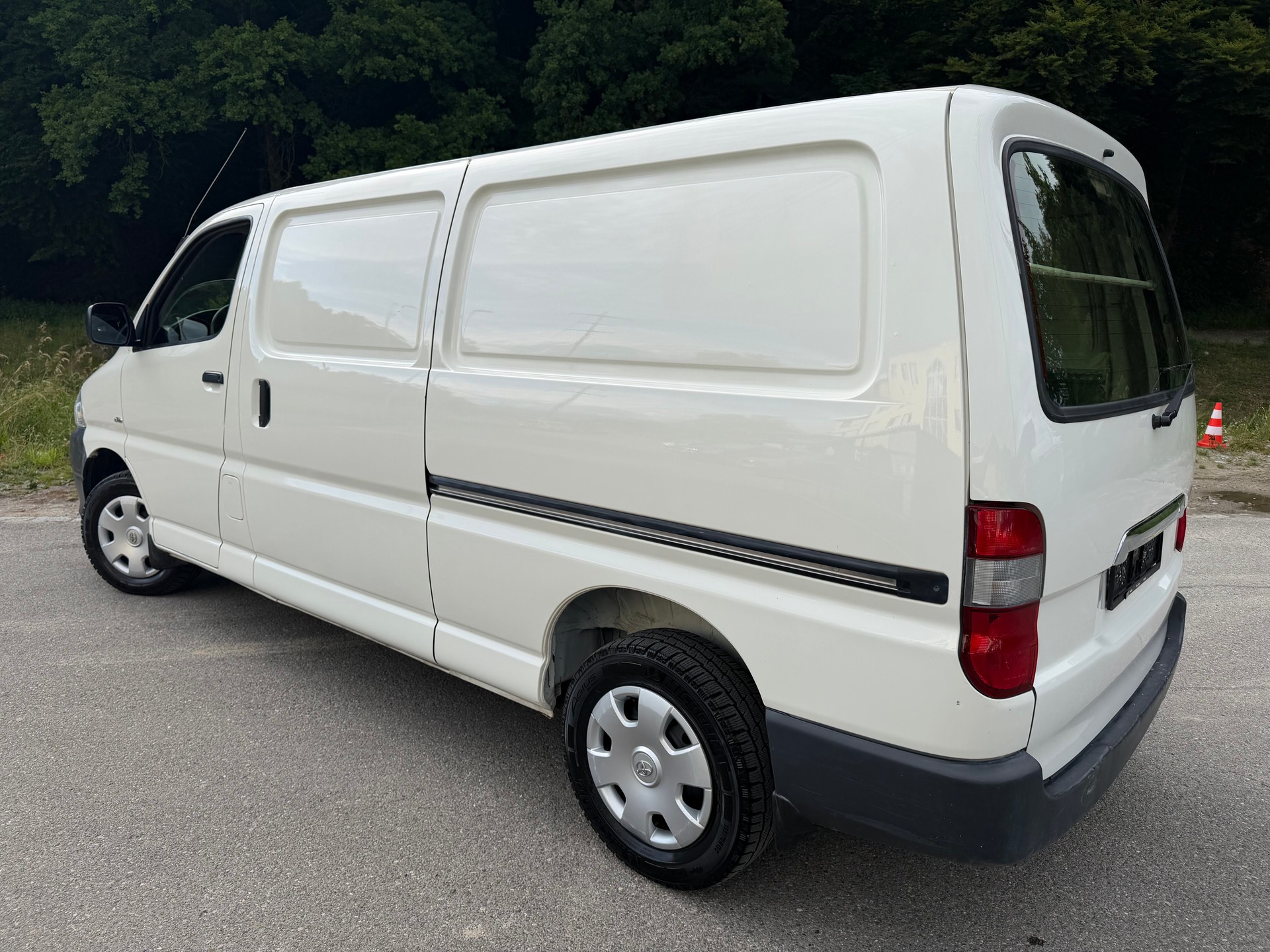 TOYOTA Hiace D-4D Van LWB-image-2