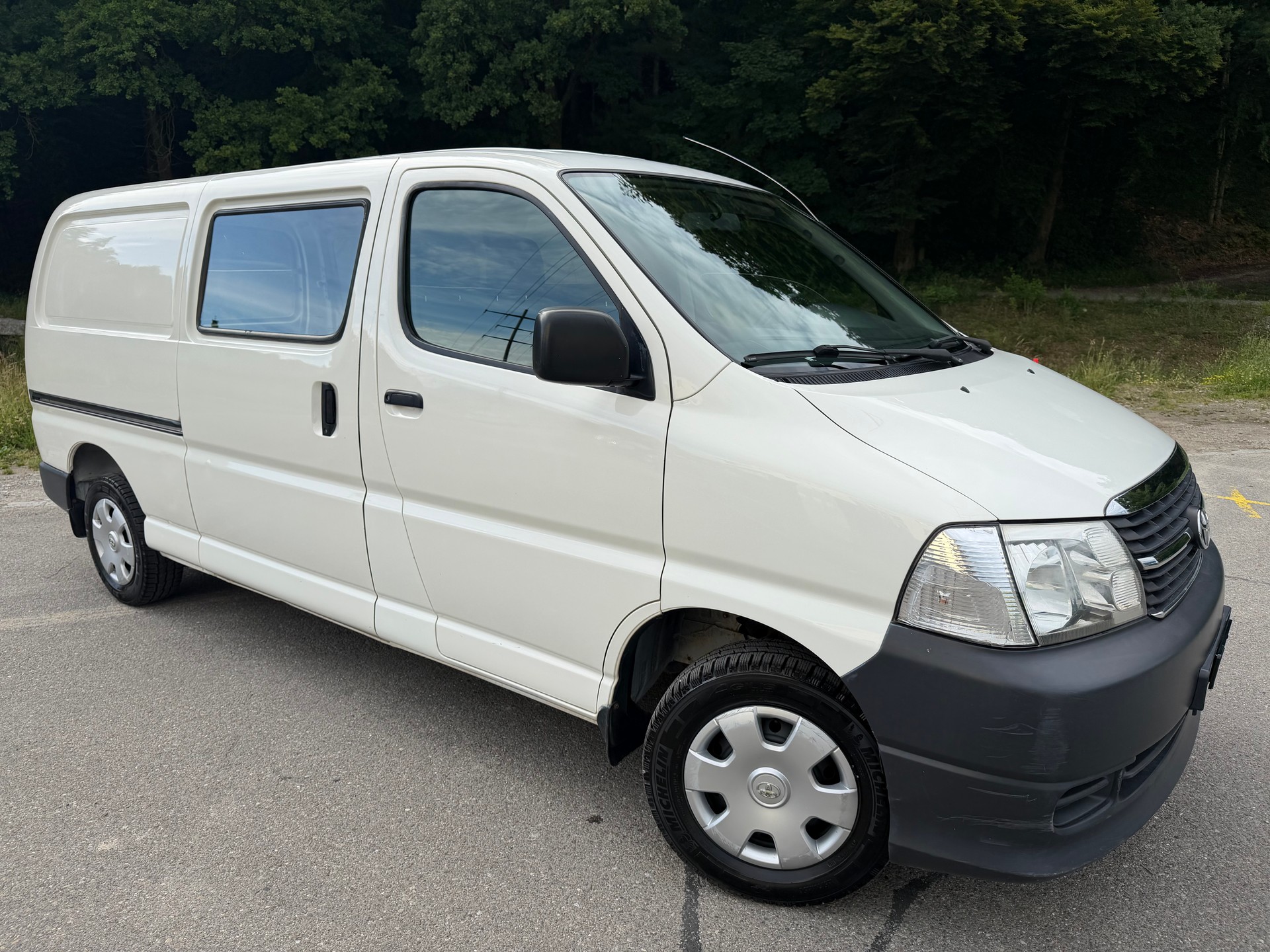 TOYOTA Hiace D-4D Van LWB-image-1