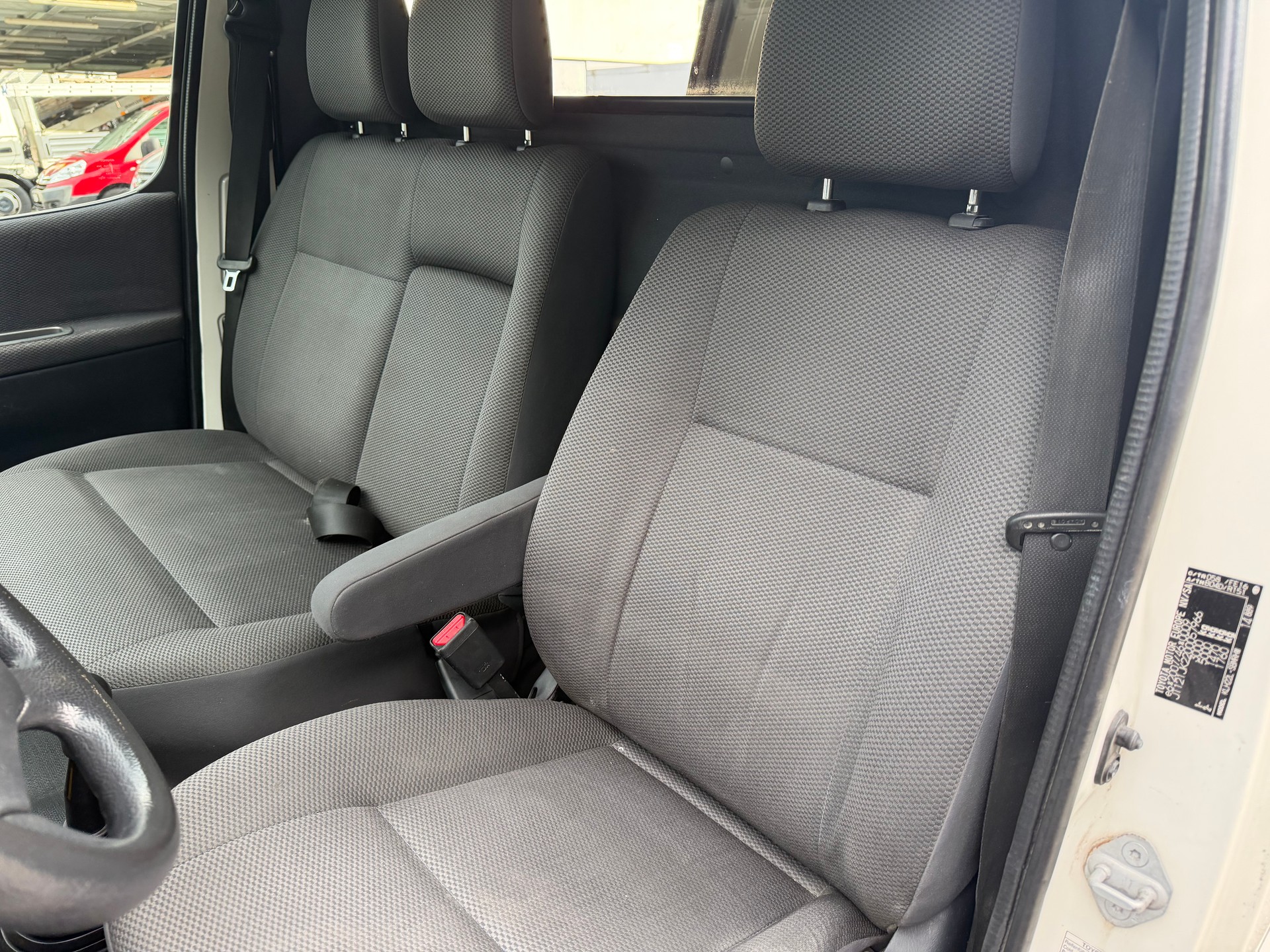 TOYOTA Hiace D-4D Van LWB-image-7