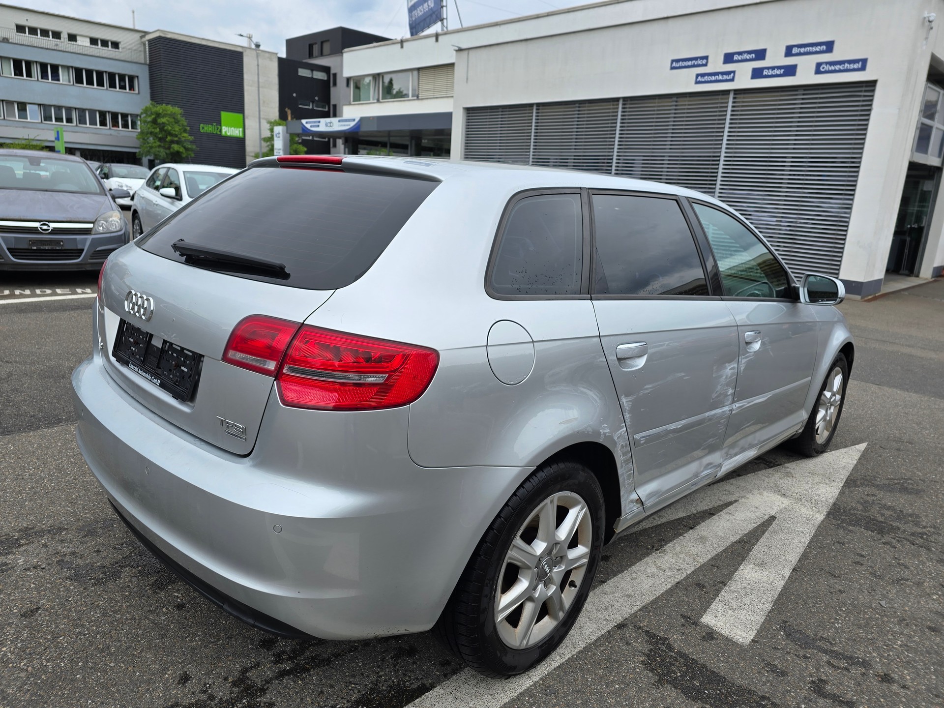 AUDI A3 Sportback 2.0 TFSI Ambiente quattro S-tronic-image-11