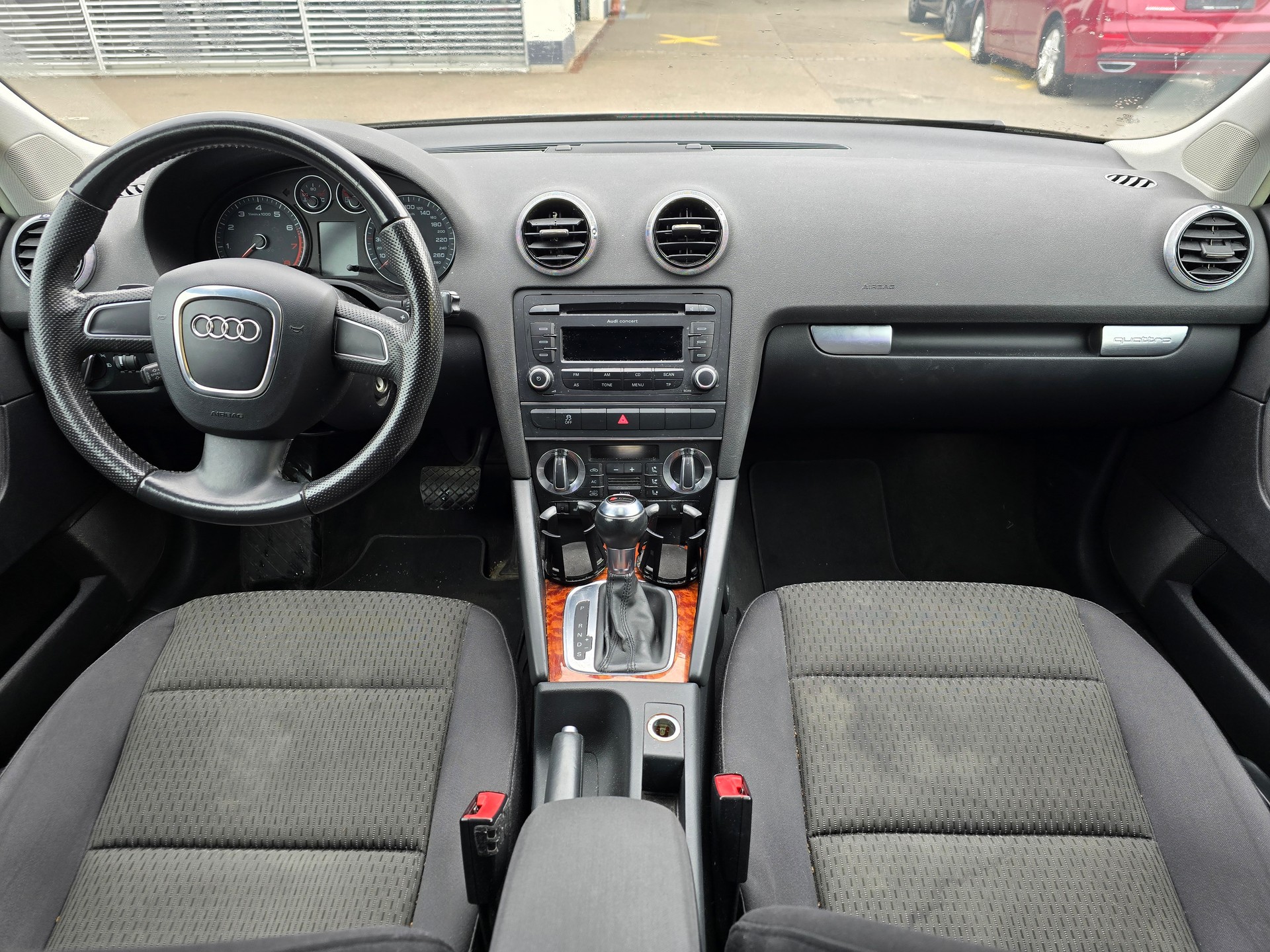 AUDI A3 Sportback 2.0 TFSI Ambiente quattro S-tronic-image-3