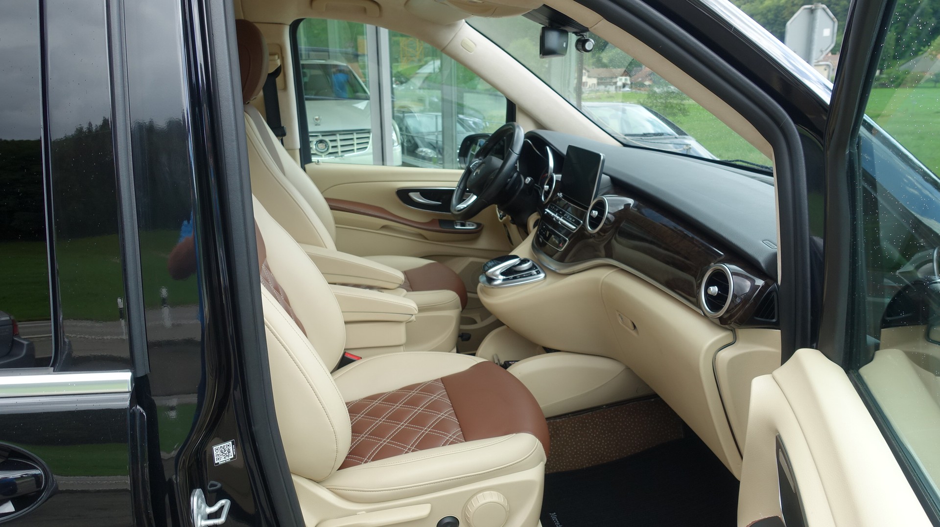MERCEDES-BENZ V 250 d Avantgarde extralang 7G-Tronic VIP-Umbau-image-8