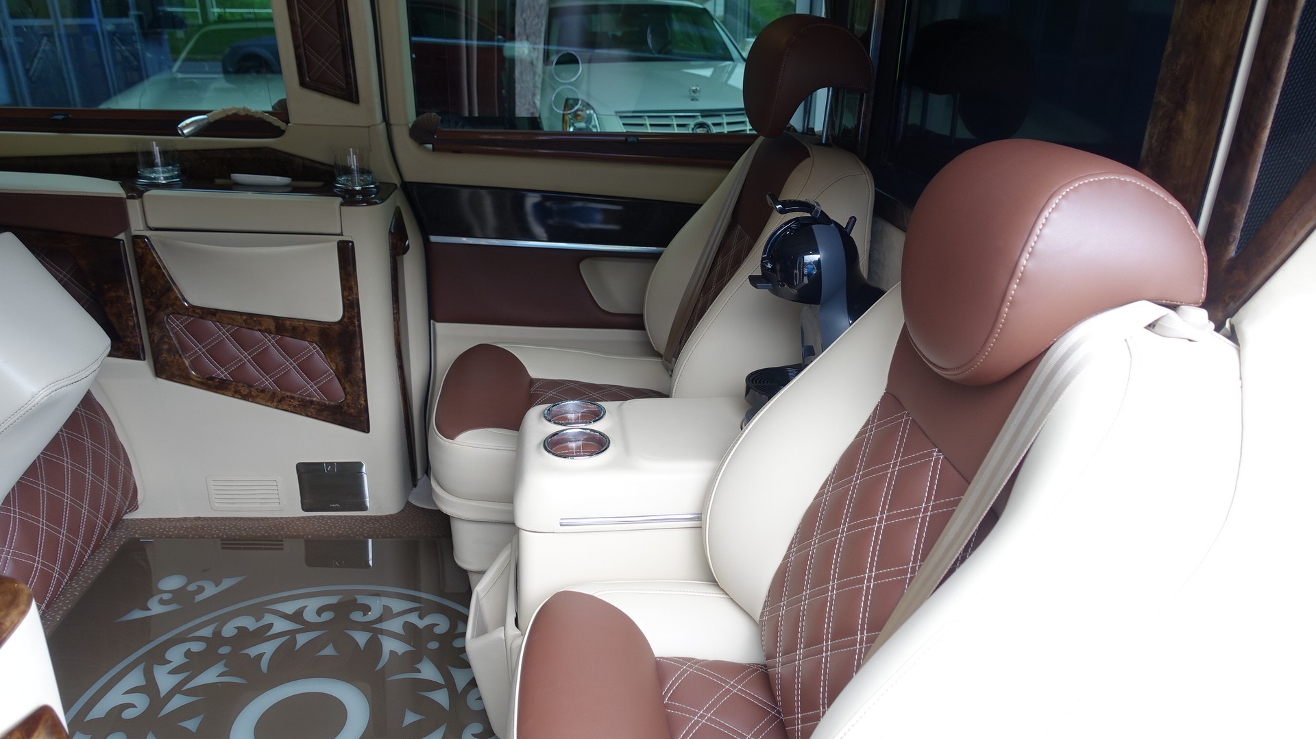MERCEDES-BENZ V 250 d Avantgarde extralang 7G-Tronic VIP-Umbau-image-10