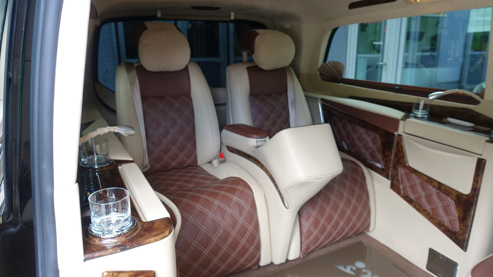 MERCEDES-BENZ V 250 d Avantgarde extralang 7G-Tronic VIP-Umbau-image-9