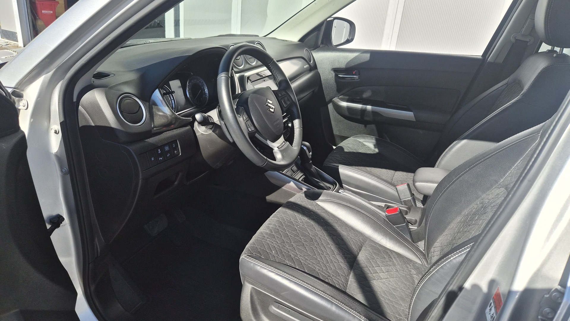 SUZUKI Vitara 1.5 Hybrid Edition 35 Top 4x4 AGS-image-11