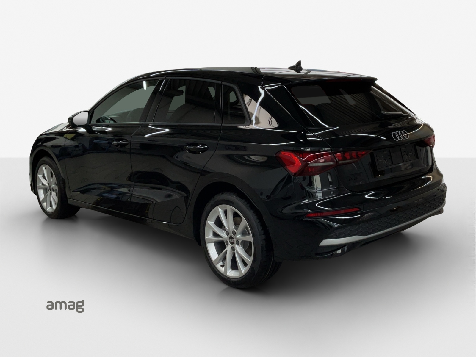 AUDI A3 Sportback TFSI 110 kW Attraction S tronic-image-2