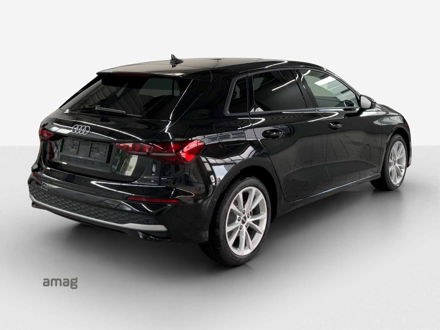 AUDI A3 Sportback TFSI 110 kW Attraction S tronic-image-4