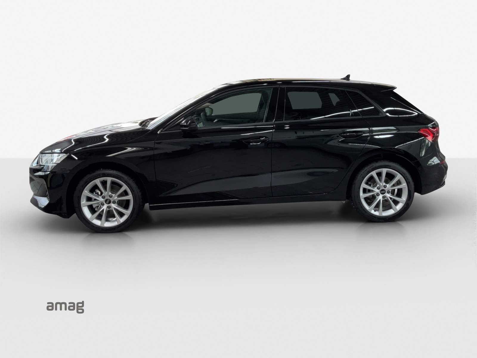 AUDI A3 Sportback TFSI 110 kW Attraction S tronic-image-1