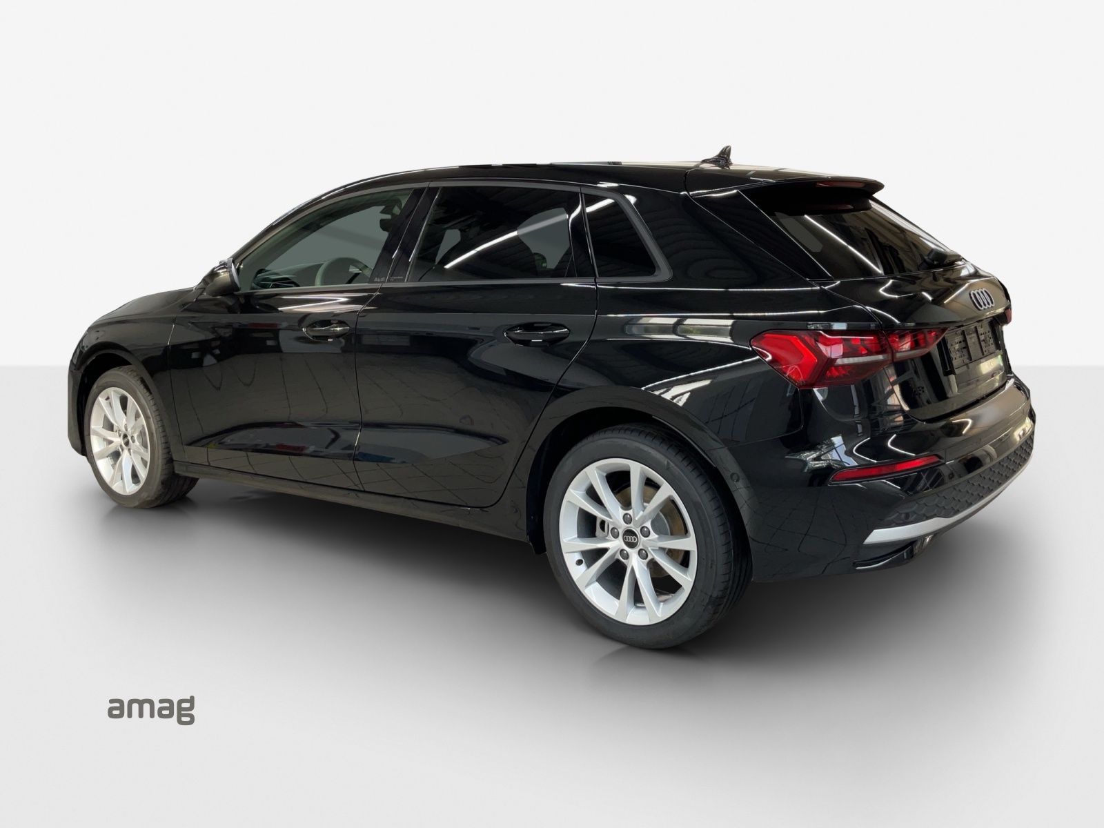 AUDI A3 Sportback TFSI 110 kW Attraction S tronic-image-2