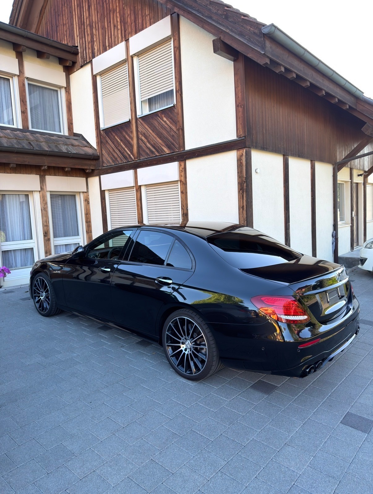 MERCEDES-BENZ E 43 AMG 4matic-image-2