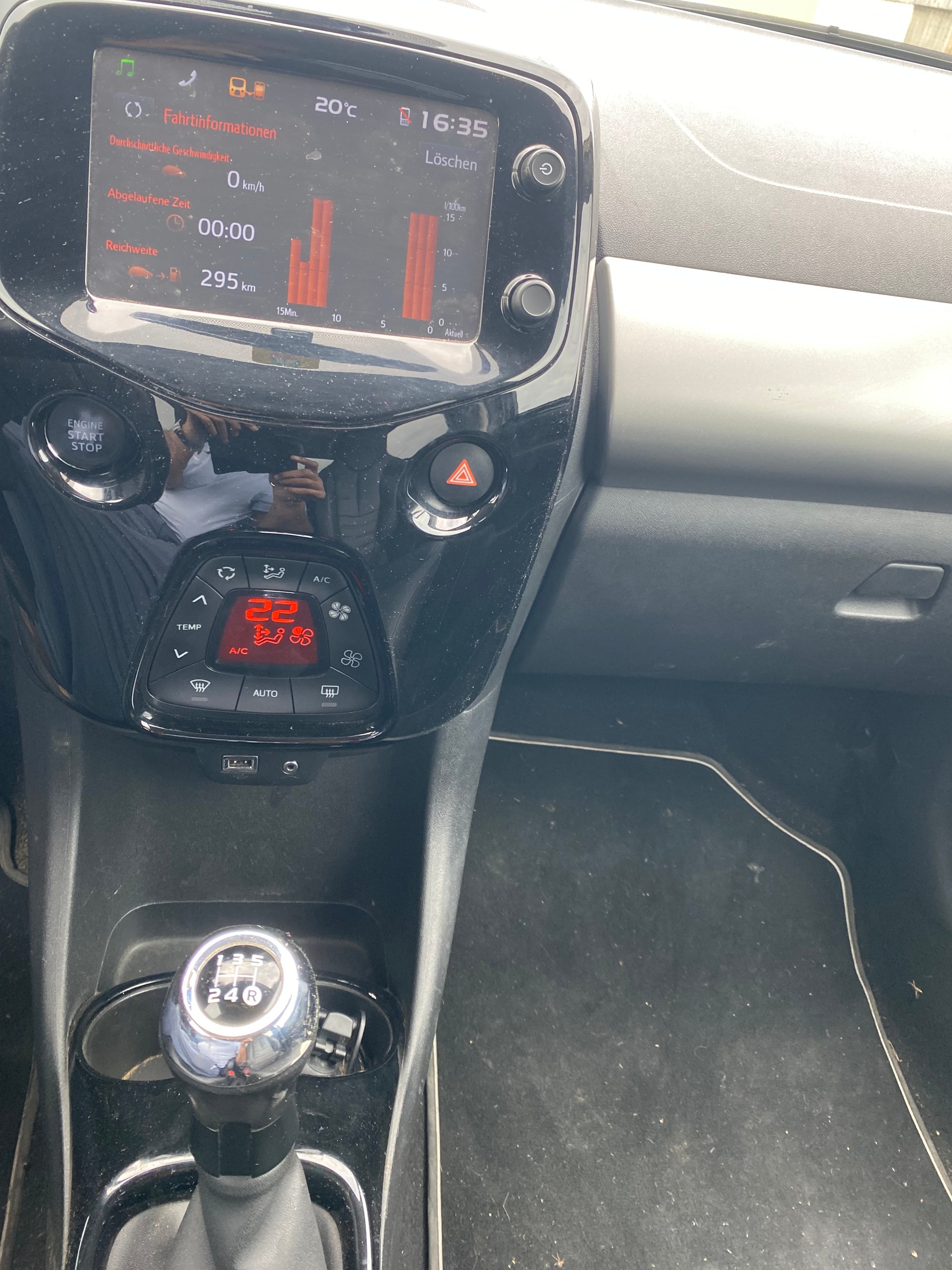 PEUGEOT 108 1.2 VTi Active-image-6