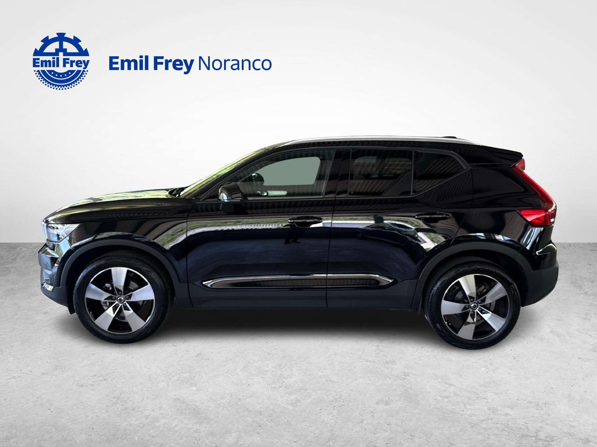 VOLVO XC40 1.5 T2 Momentum + Ruote invernali incluse-image-1