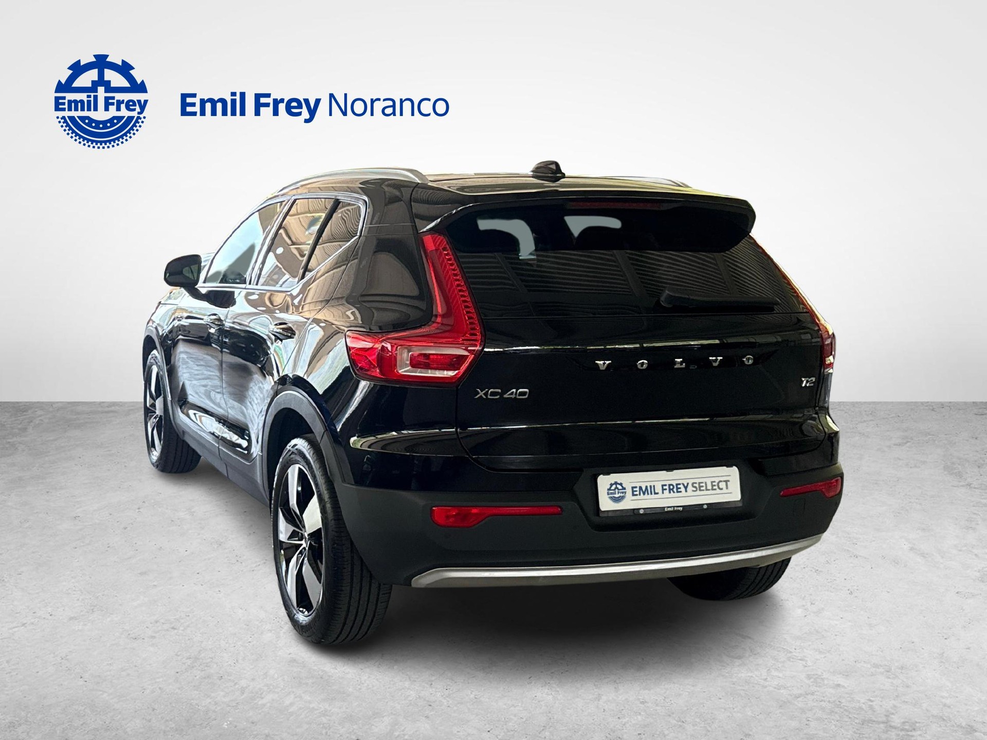 VOLVO XC40 1.5 T2 Momentum + Ruote invernali incluse-image-2