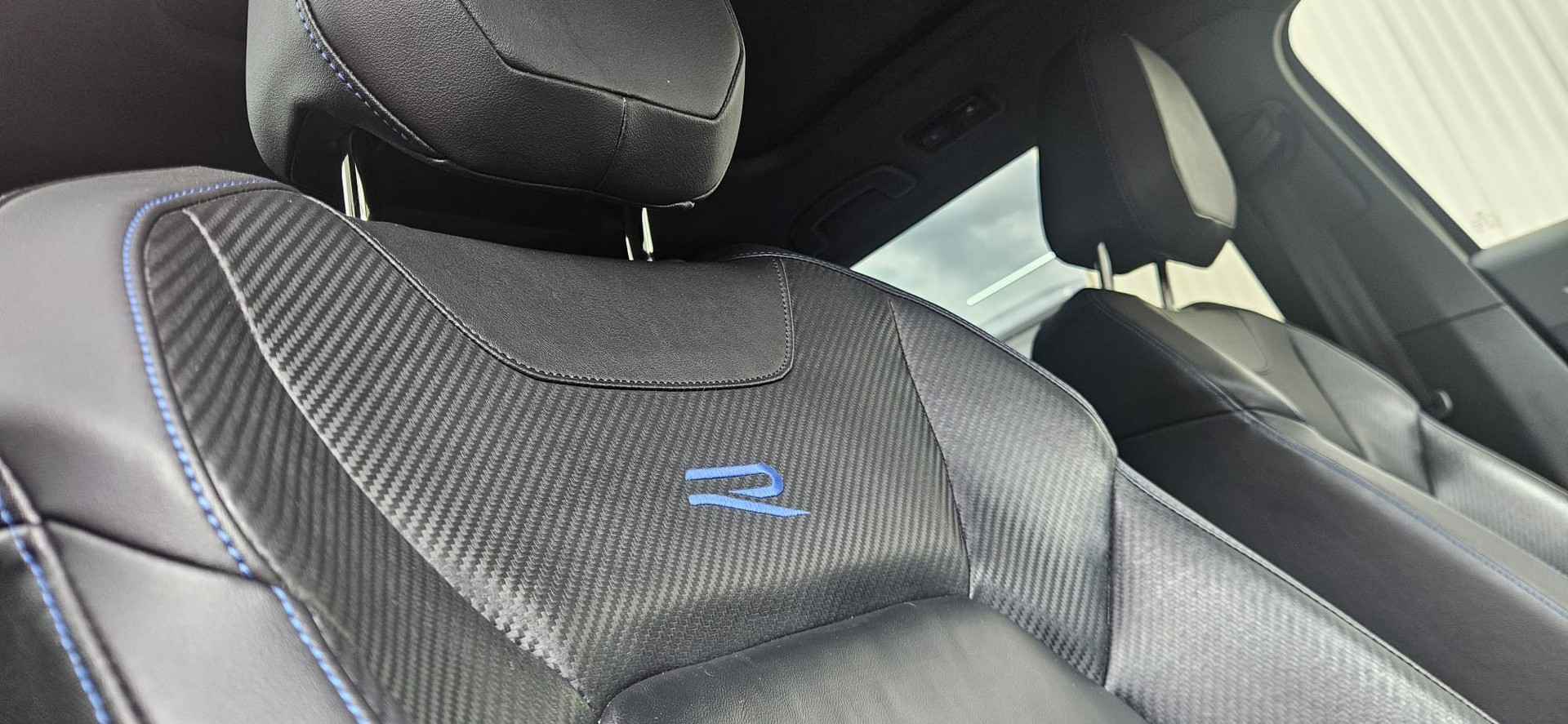 VW VW T-Roc R 4Motion-image-10