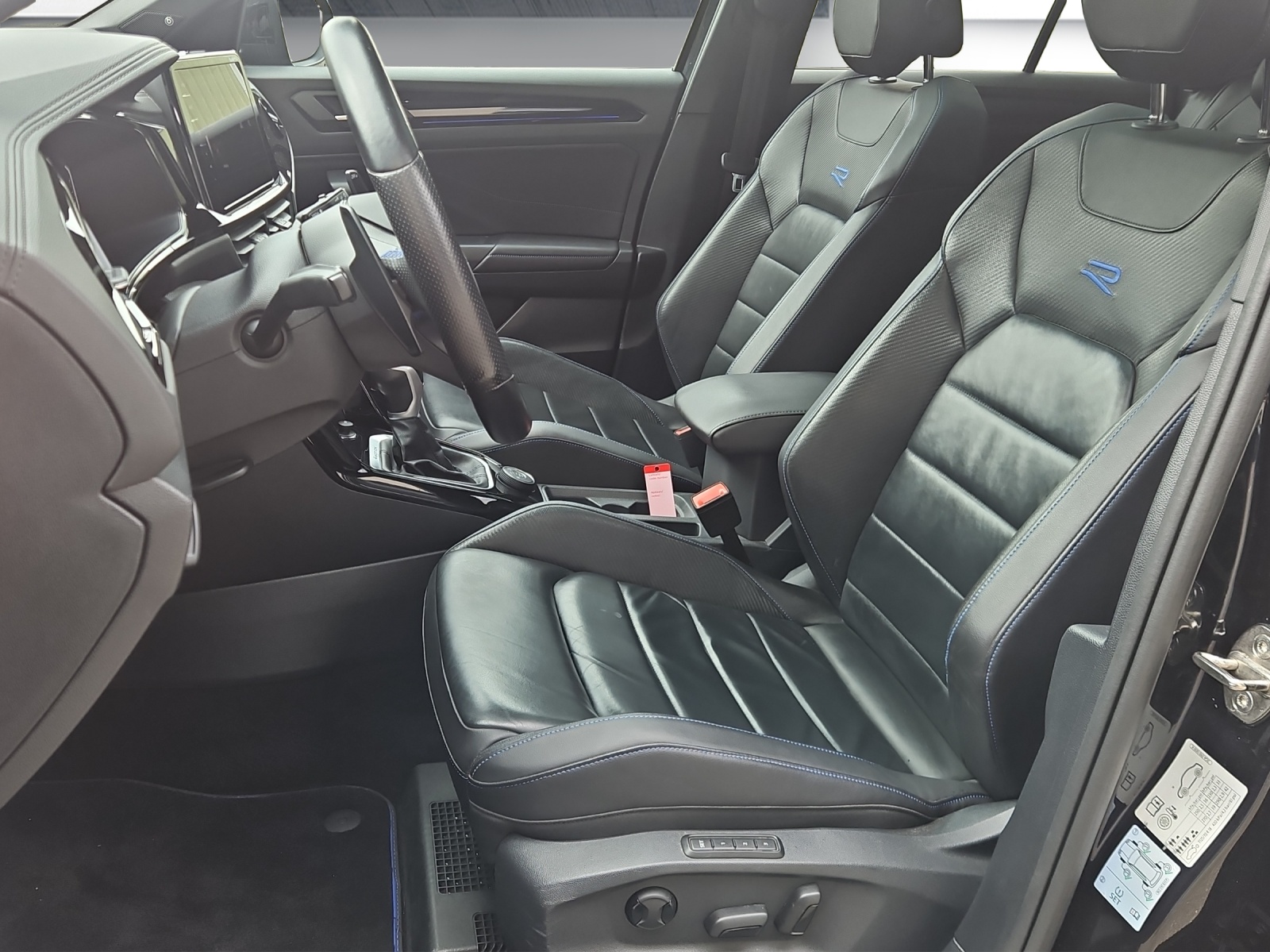 VW VW T-Roc R 4Motion-image-11