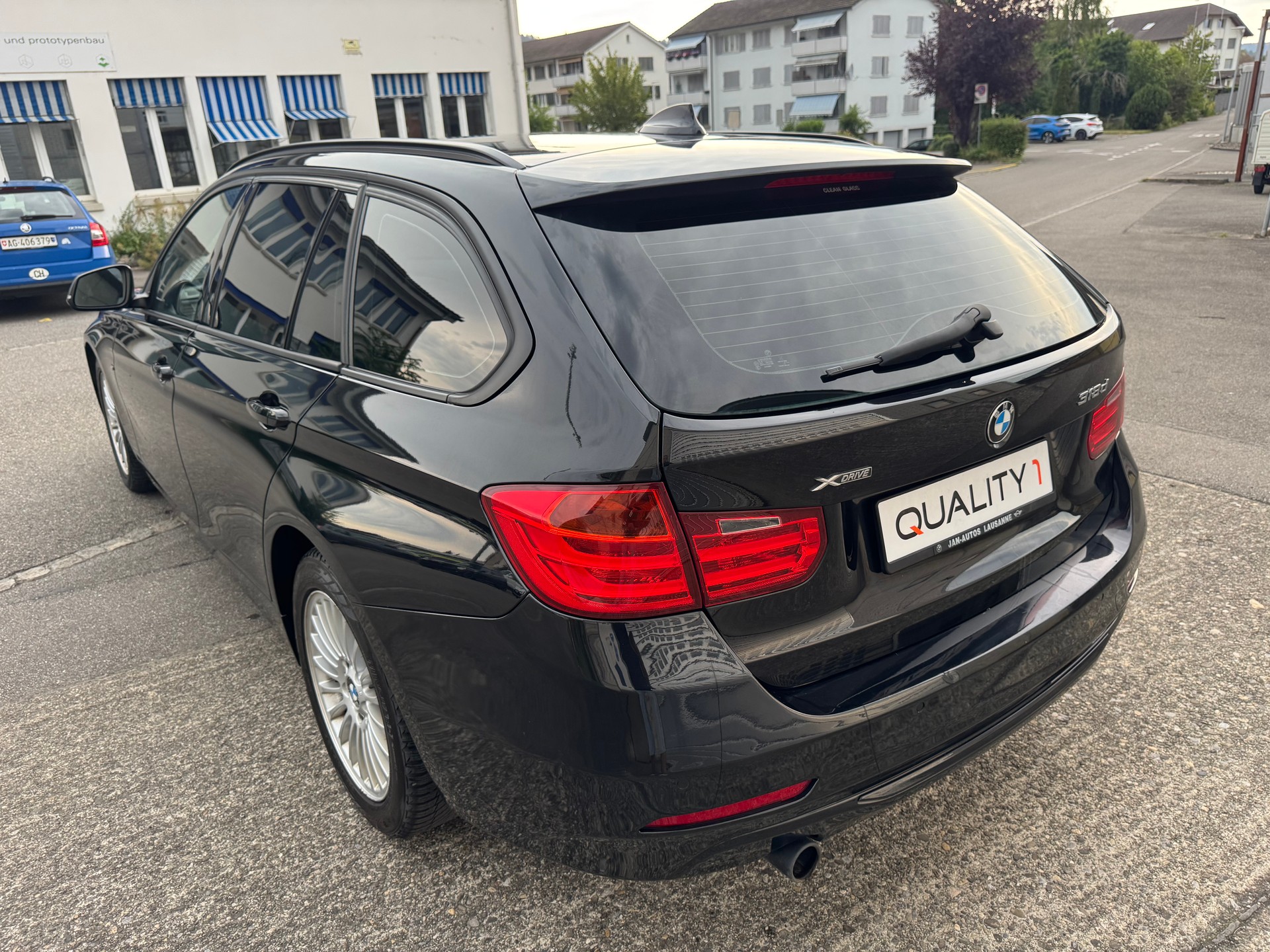 BMW 318d xDrive Touring Sport Line-image-7
