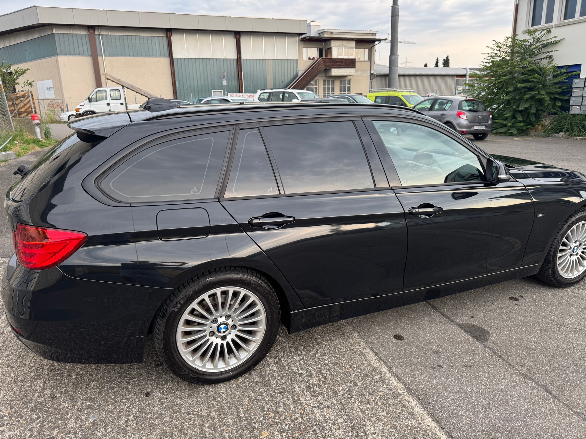 BMW 318d xDrive Touring Sport Line-image-4