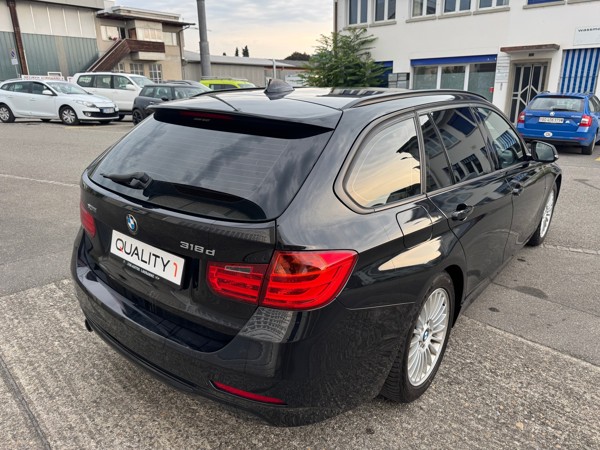 BMW 318d xDrive Touring Sport Line-image-5