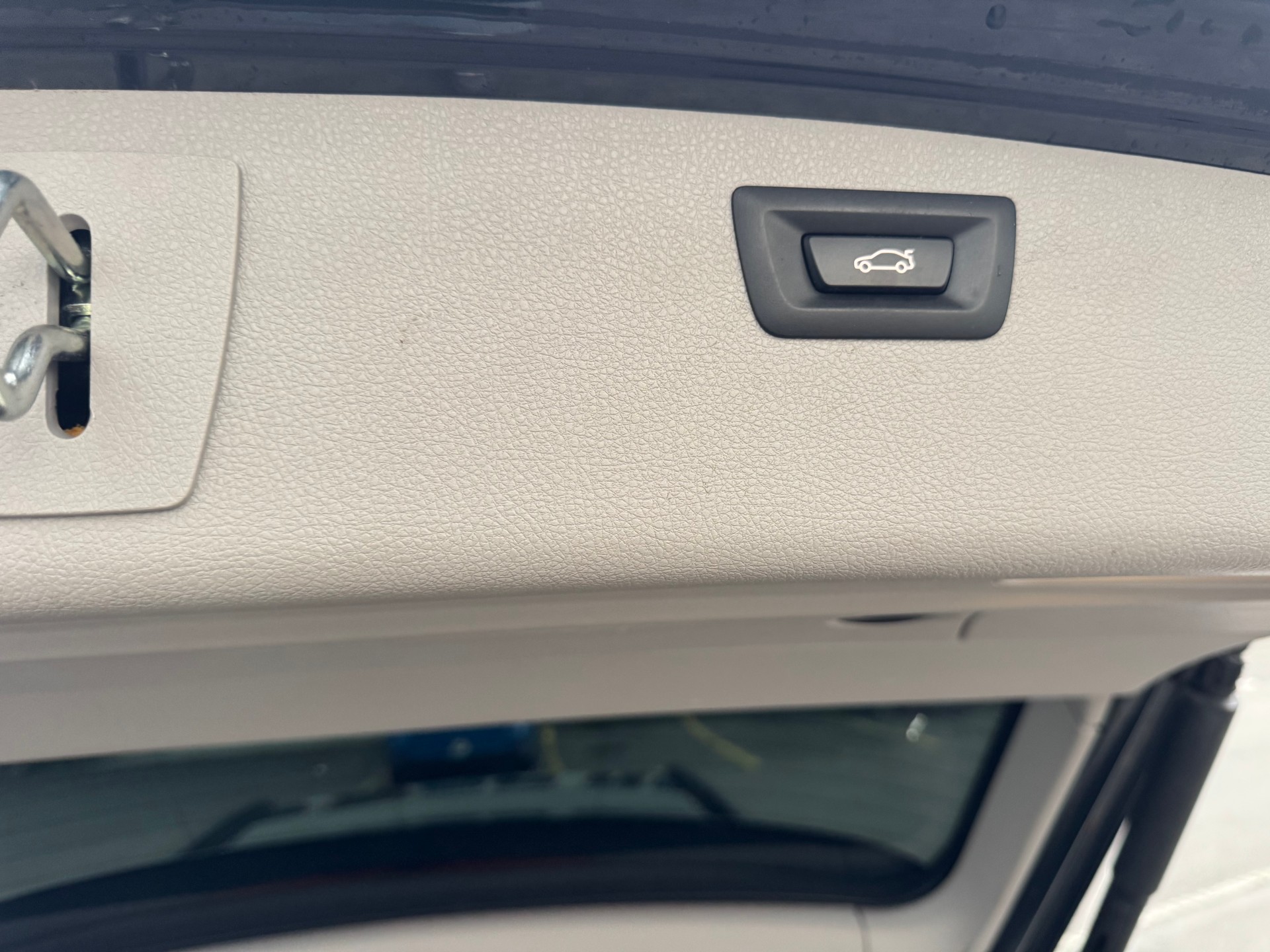 BMW 318d xDrive Touring Sport Line-image-15