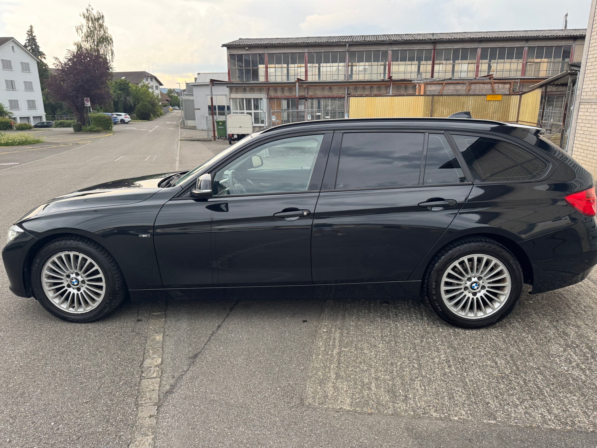 BMW 318d xDrive Touring Sport Line-image-8