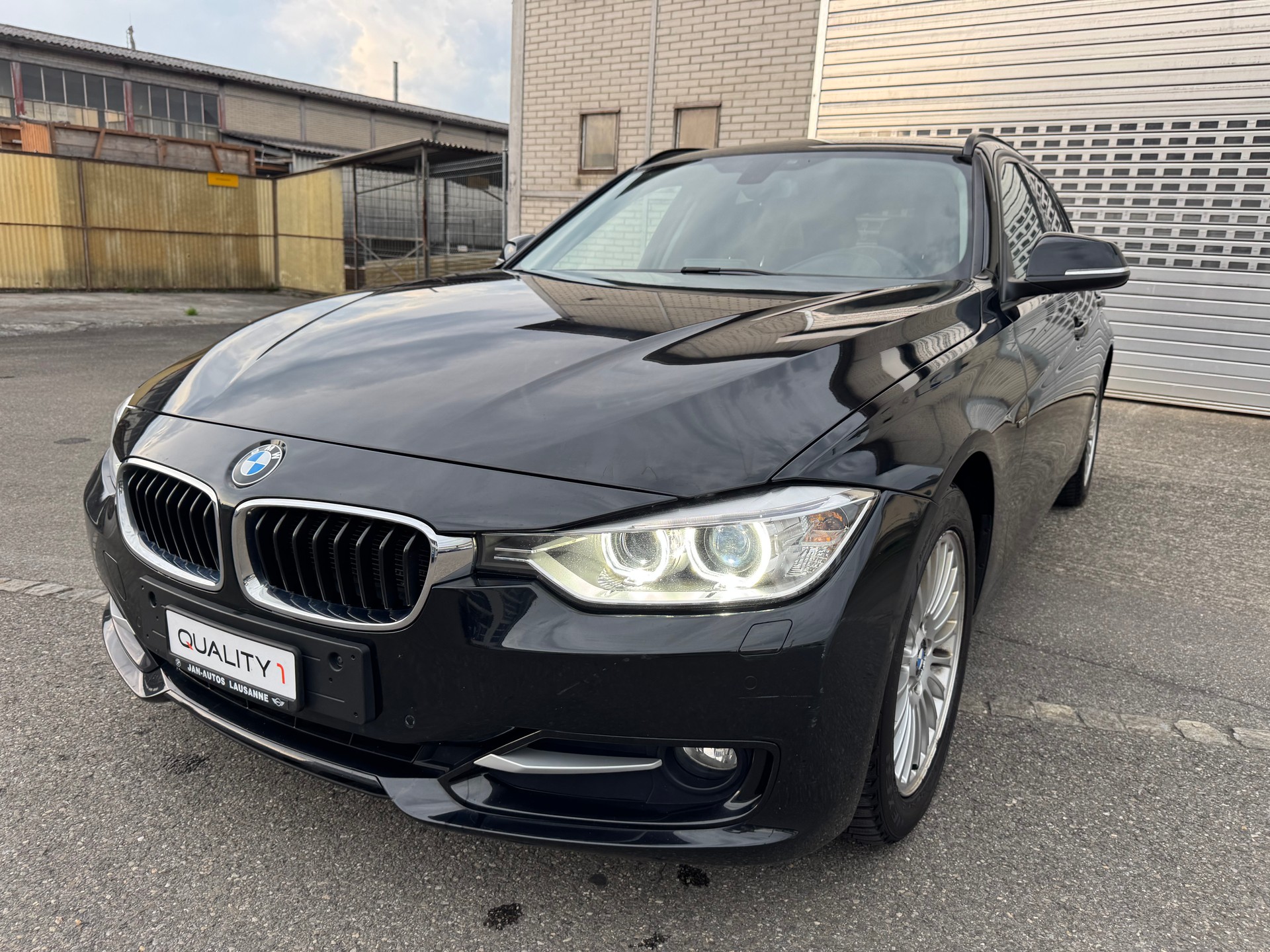 BMW 318d xDrive Touring Sport Line-image-0