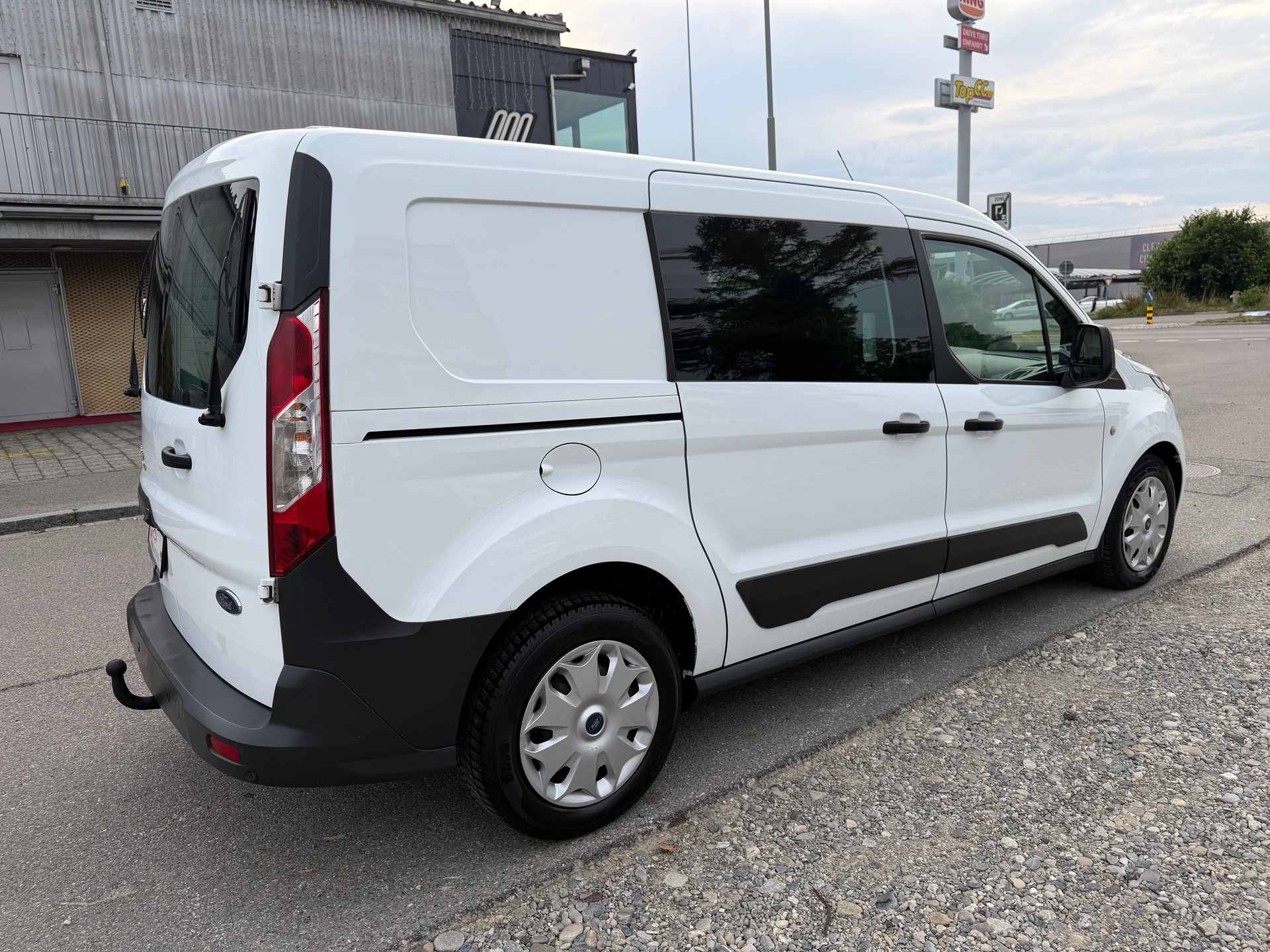 FORD Transit Connect Van T230 1.5 TDCi Ambiente-image-4