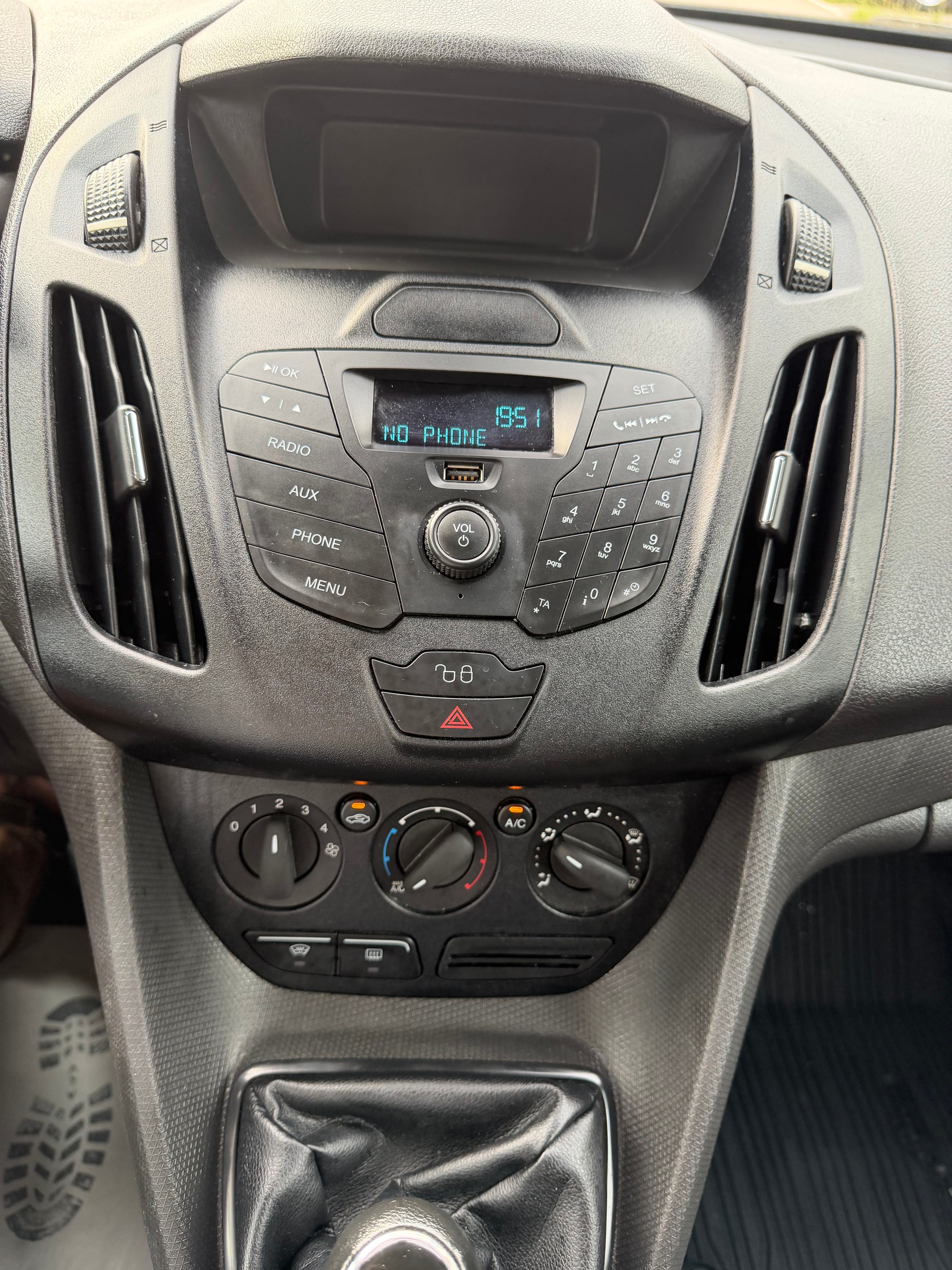 FORD Transit Connect Van T230 1.5 TDCi Ambiente-image-13