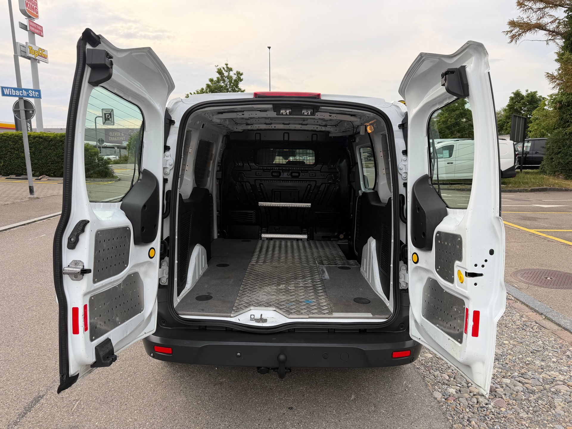 FORD Transit Connect Van T230 1.5 TDCi Ambiente-image-8