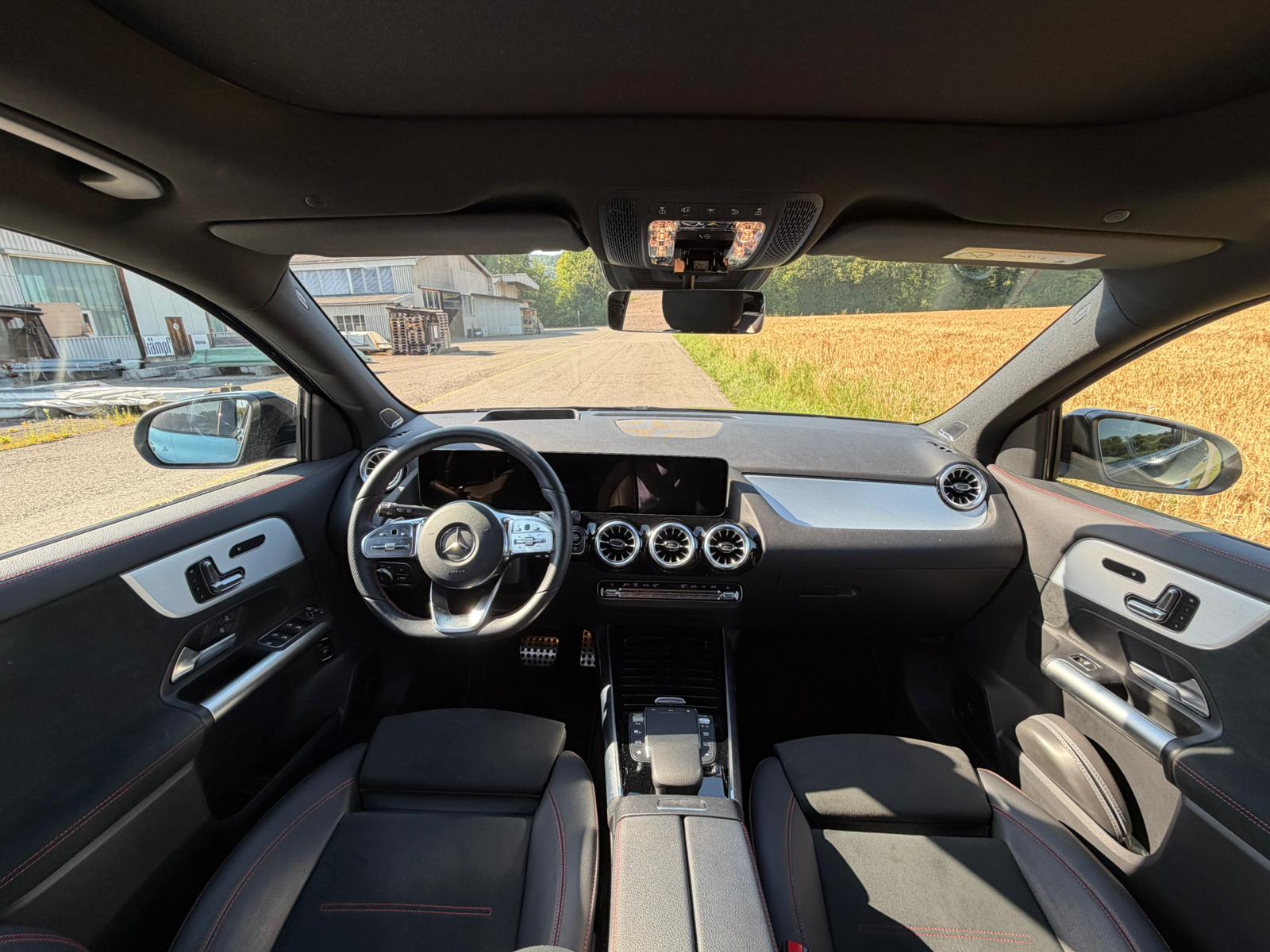 MERCEDES-BENZ GLA 200 AMG Line-image-3