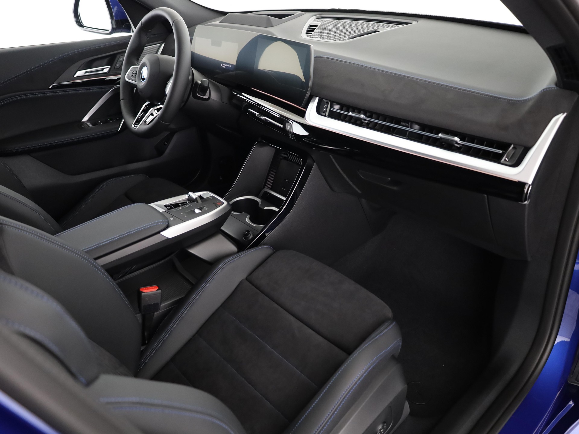 BMW iX2 30 xDrive-image-14