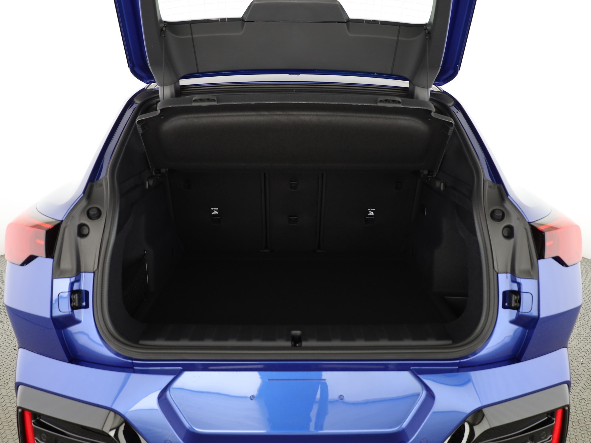 BMW iX2 30 xDrive-image-6
