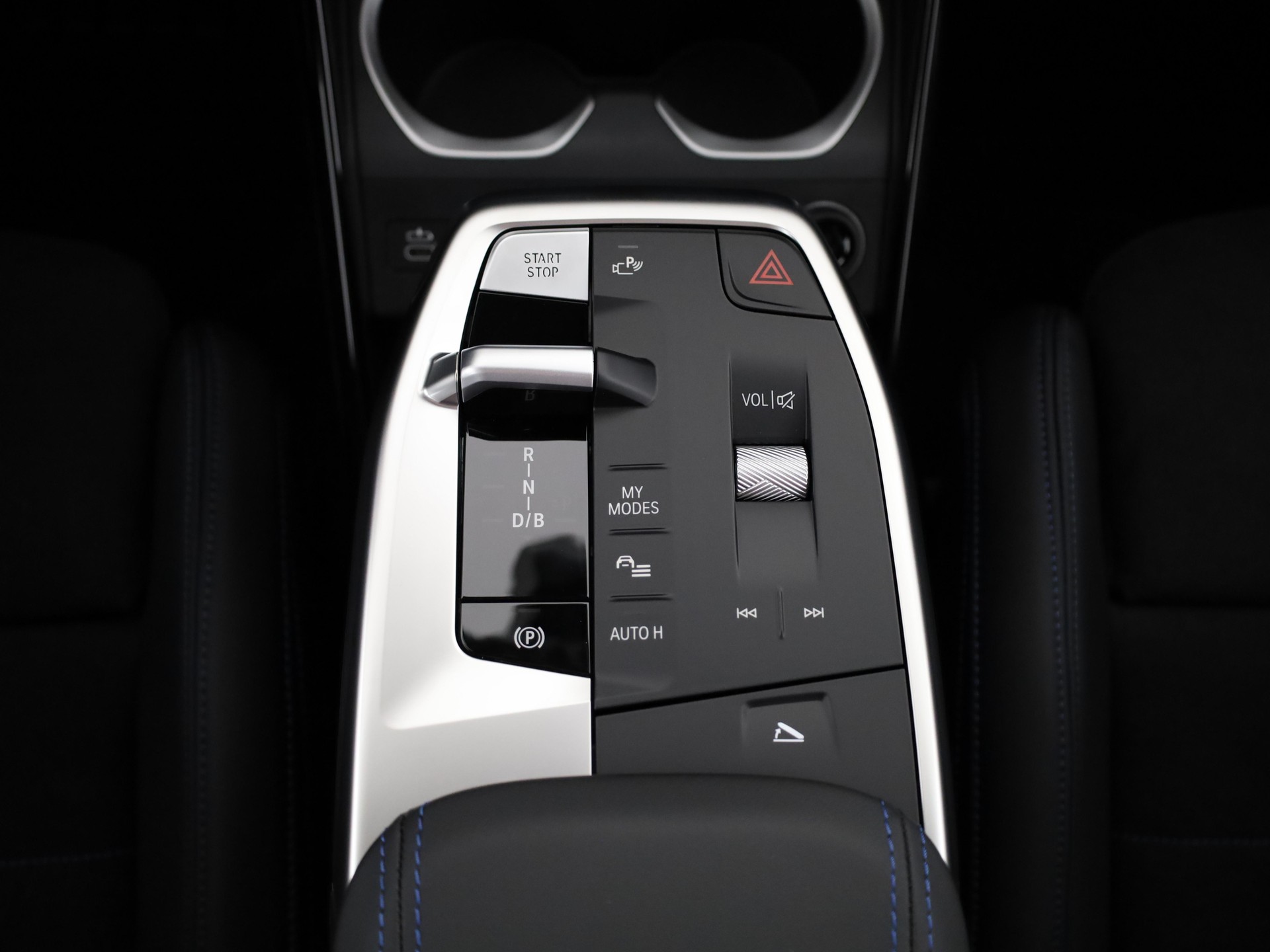 BMW iX2 30 xDrive-image-16