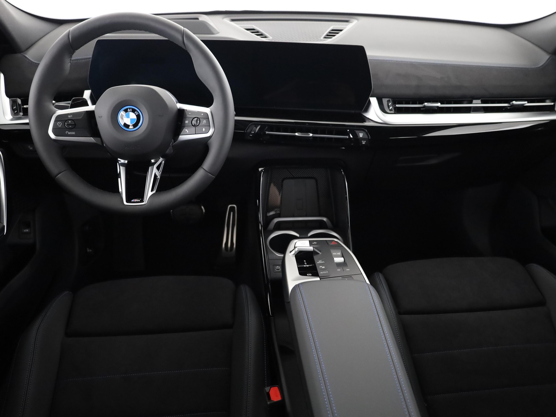 BMW iX2 30 xDrive-image-17