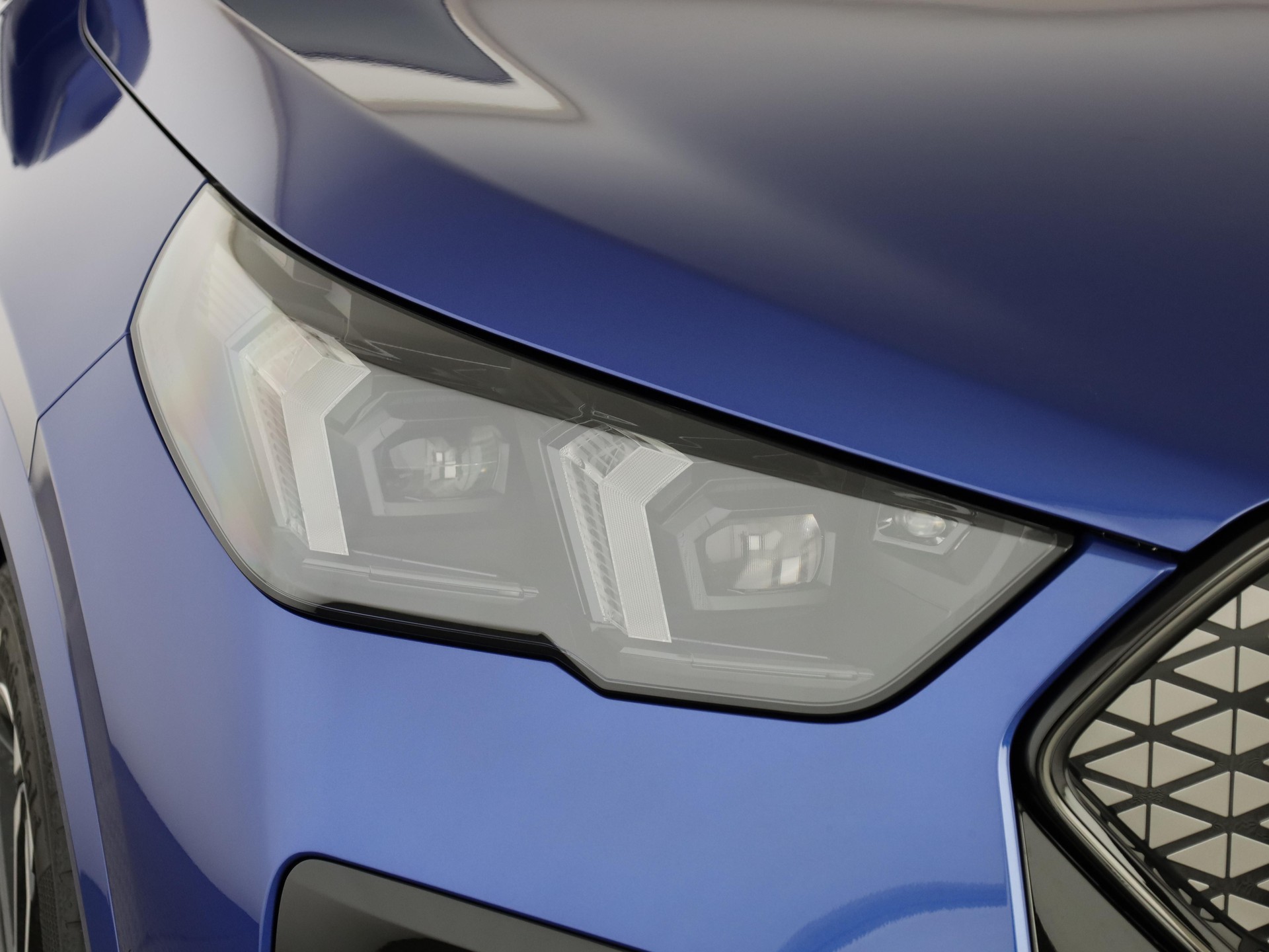 BMW iX2 30 xDrive-image-5