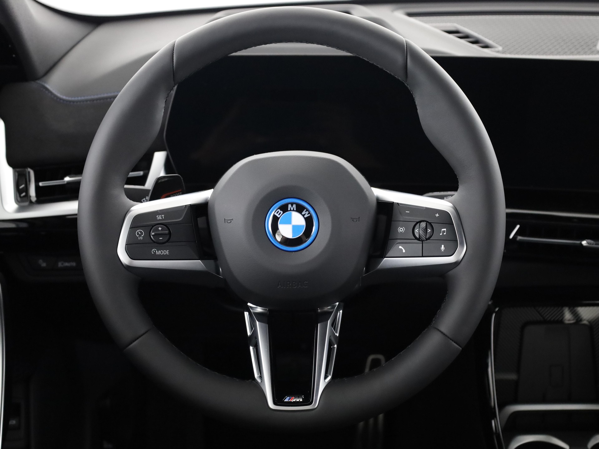 BMW iX2 30 xDrive-image-18