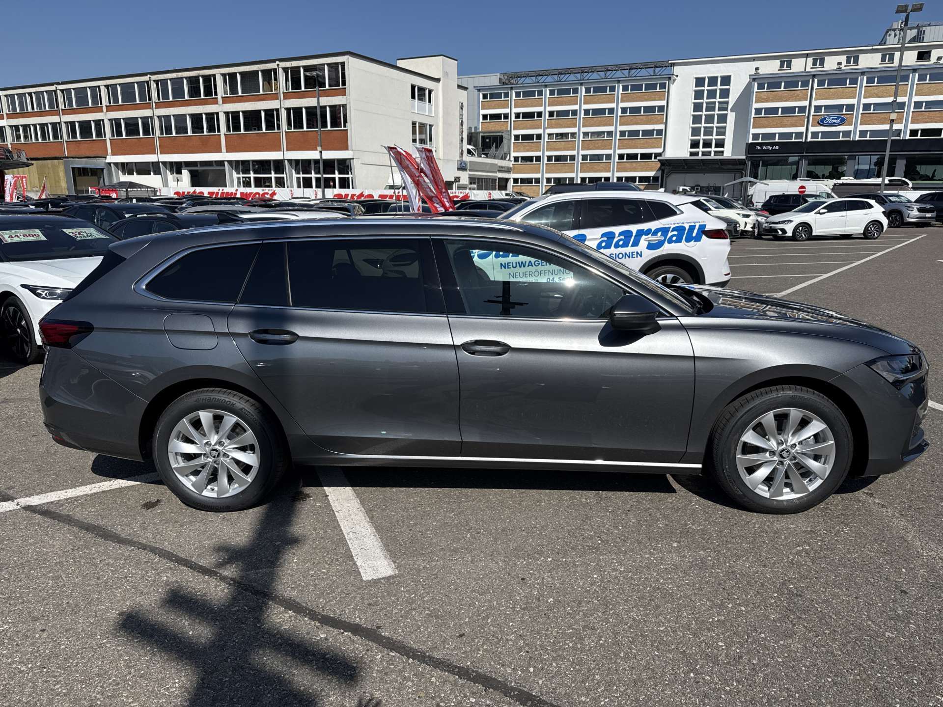 SKODA Superb Combi 1.5 TSi MHEV Selection DSG-Automat-image-10