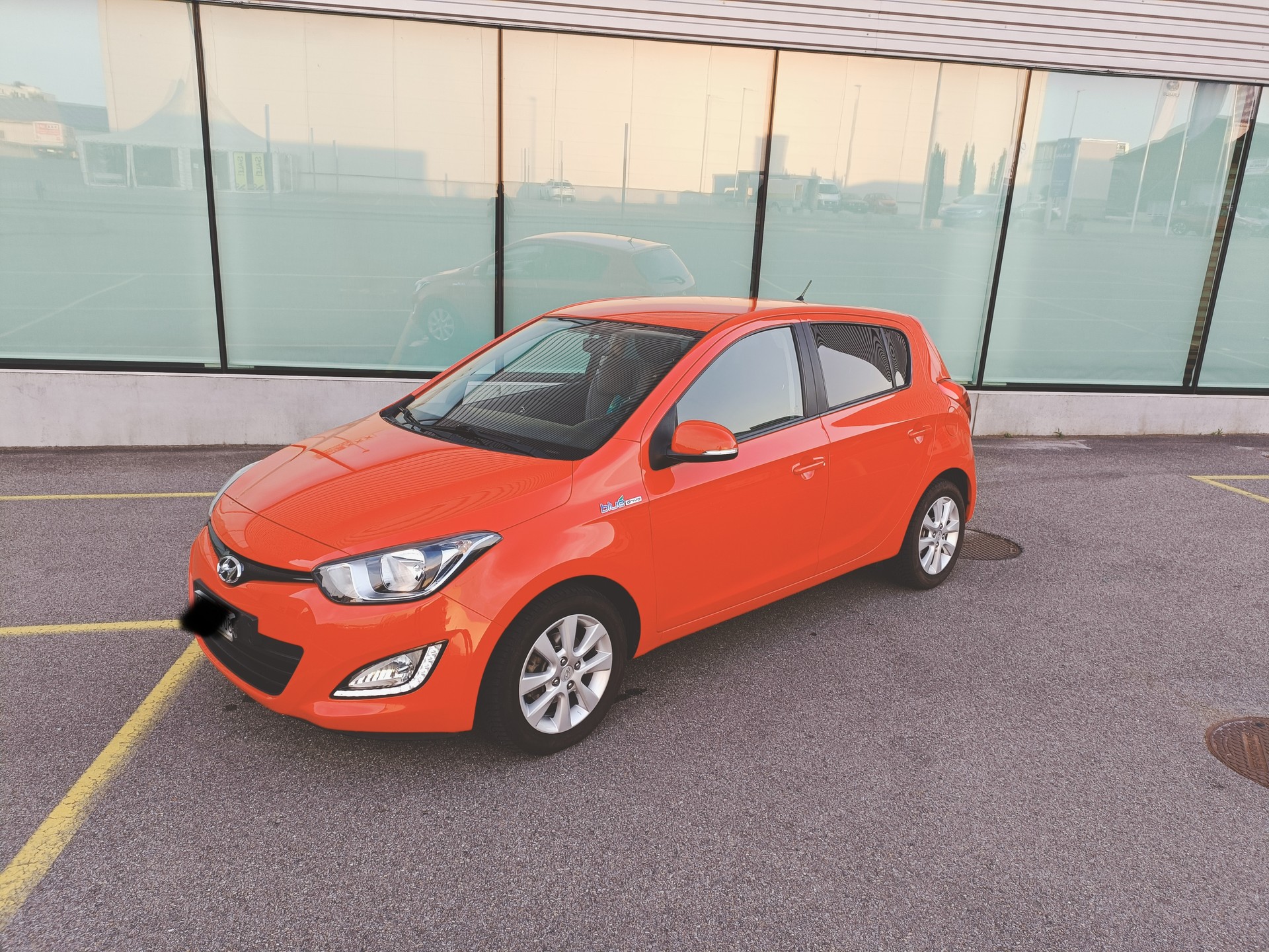 HYUNDAI 1.4 Style-image-0