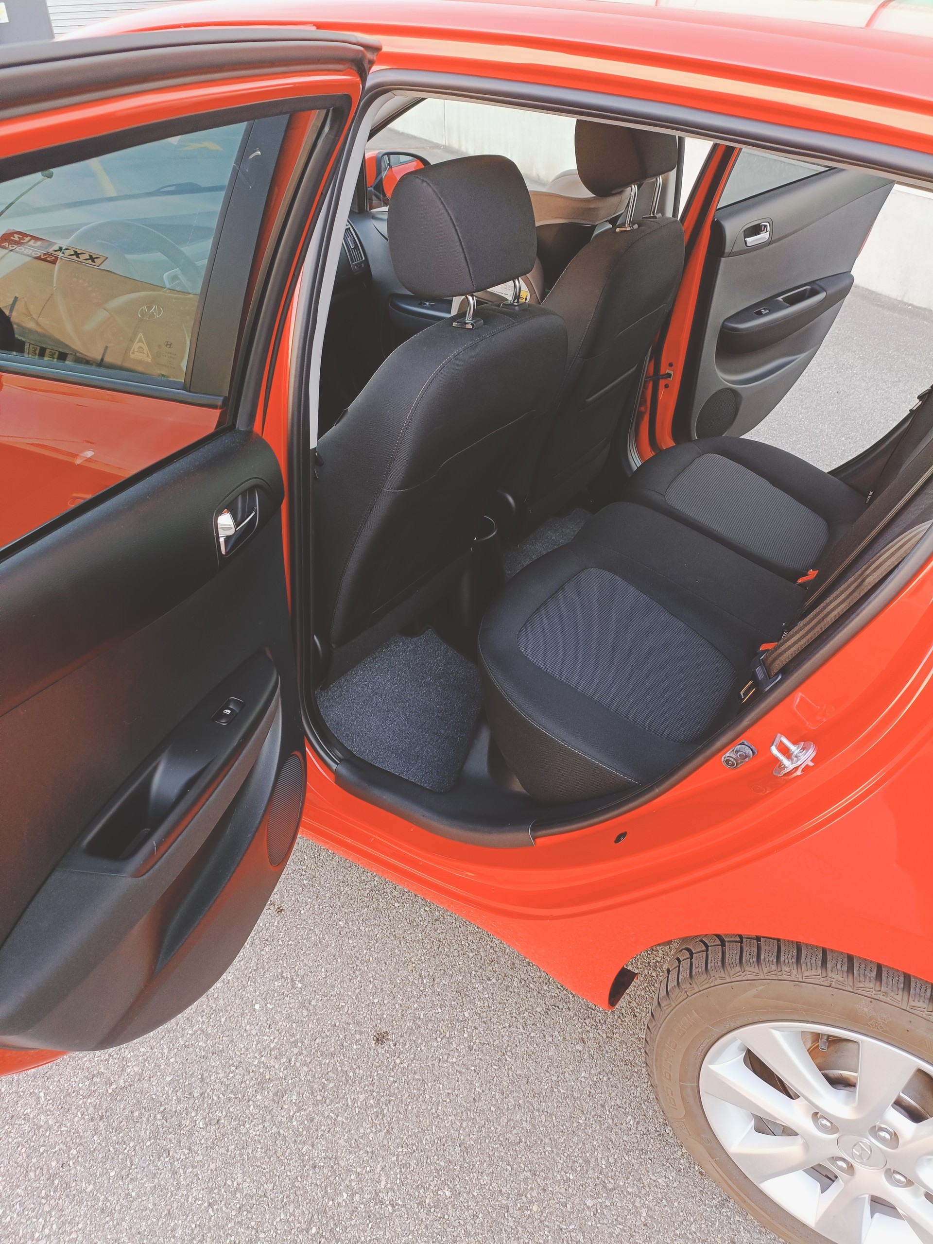 HYUNDAI 1.4 Style-image-8