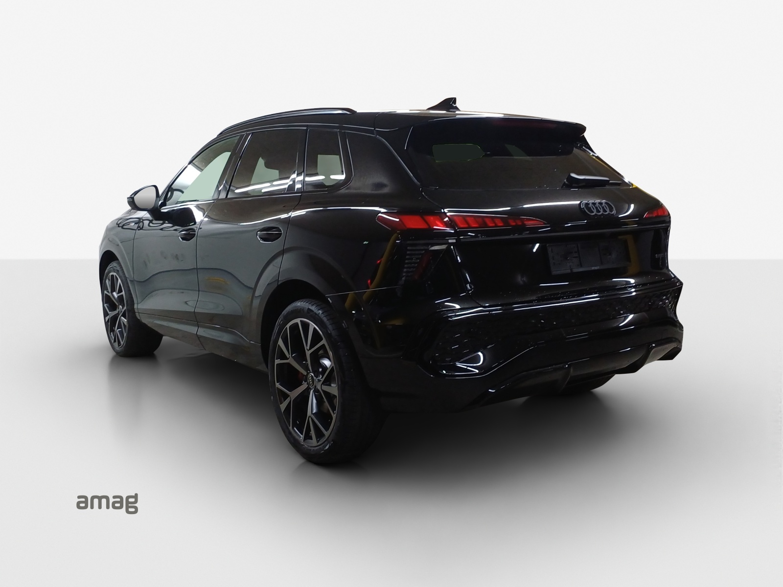 AUDI Q3 SUV TFSI quattro 195 kW S tronic-image-2