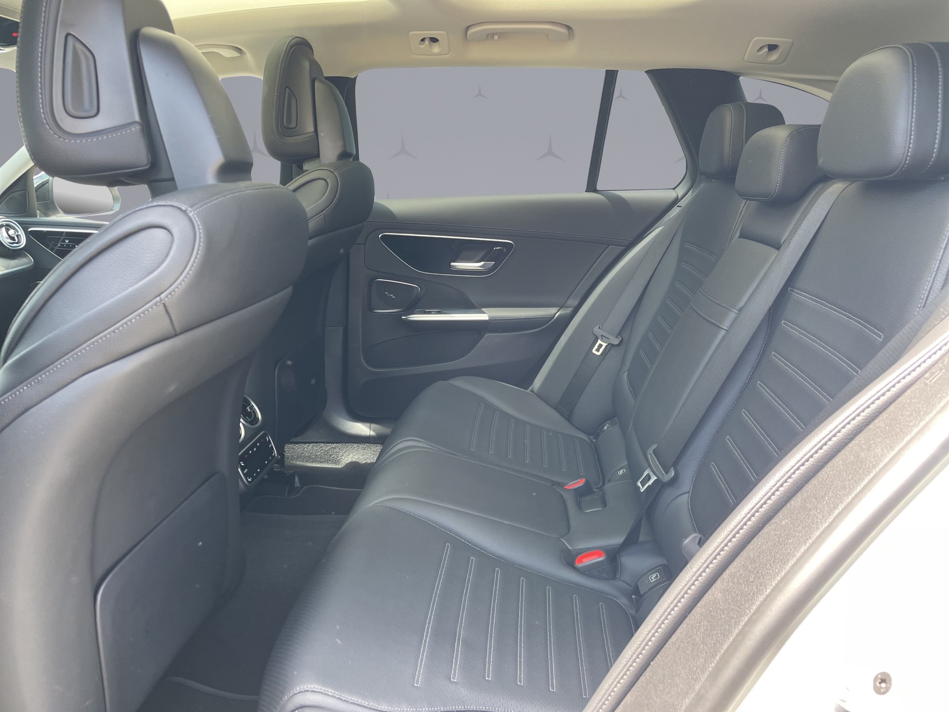MERCEDES-BENZ C 220 d AMG Line 4matic Kombi-image-22