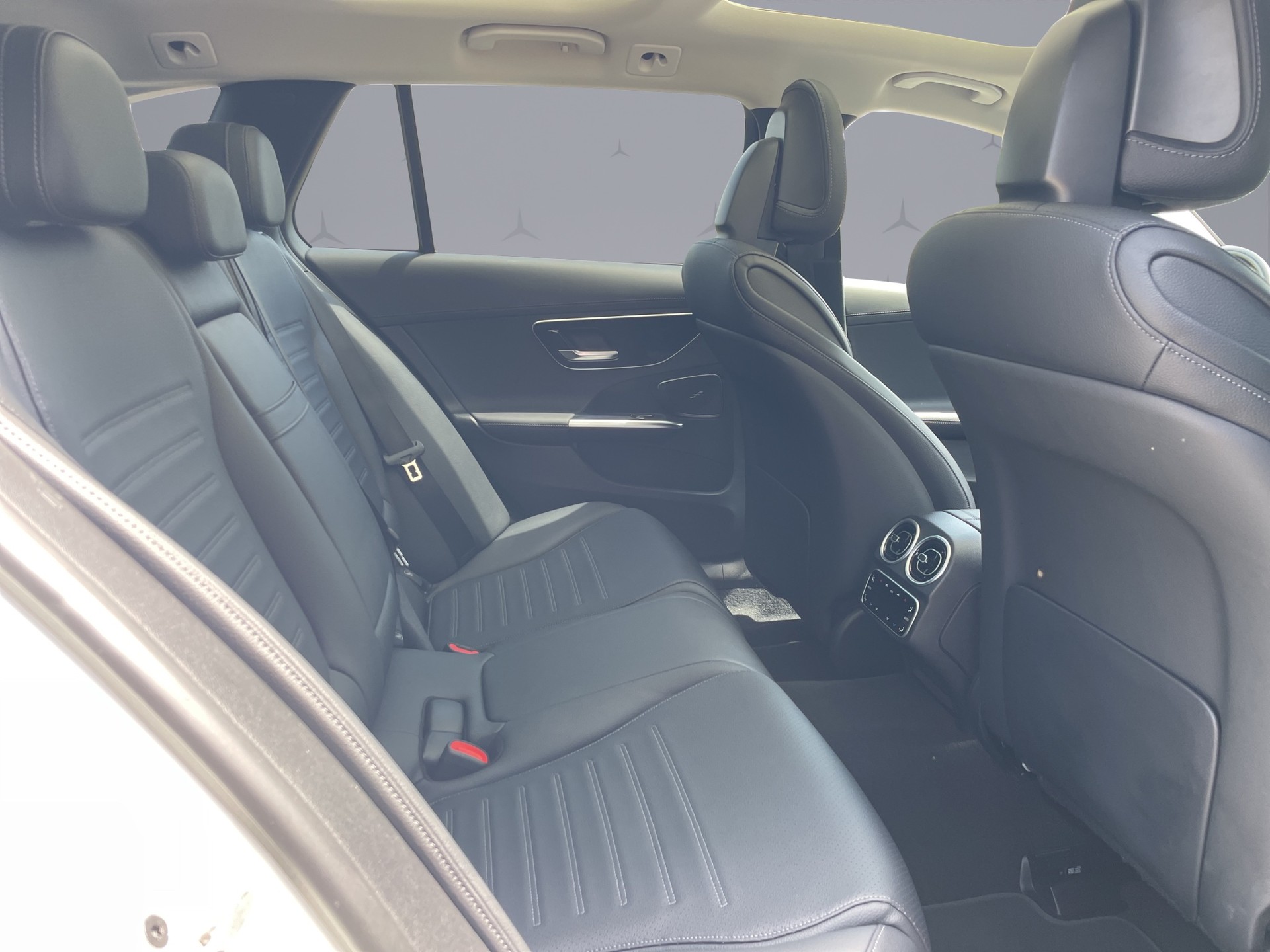 MERCEDES-BENZ C 220 d AMG Line 4matic Kombi-image-19