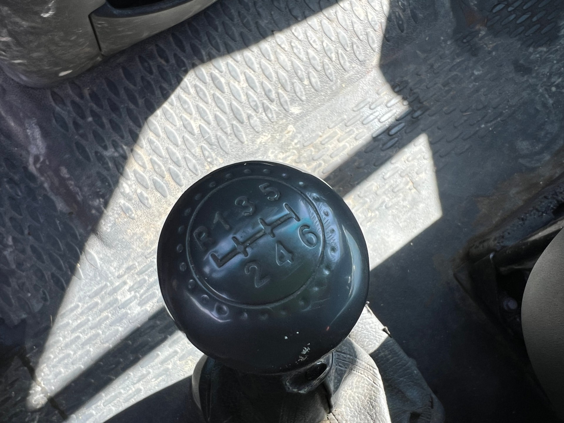 IVECO 35C15 2.8 Diesel Euro3 Châssis cabine-image-13