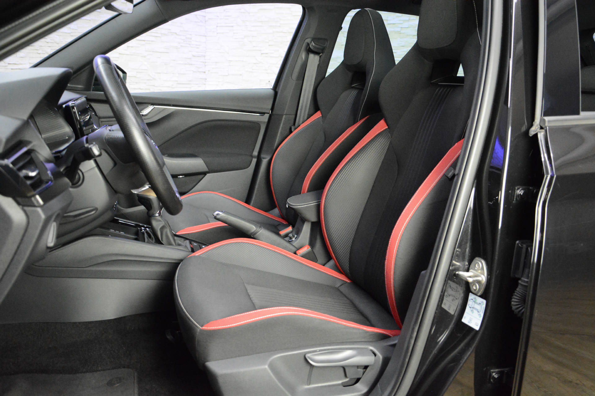 SKODA Kamiq 1.0 TSI Monte Carlo DSG-image-8