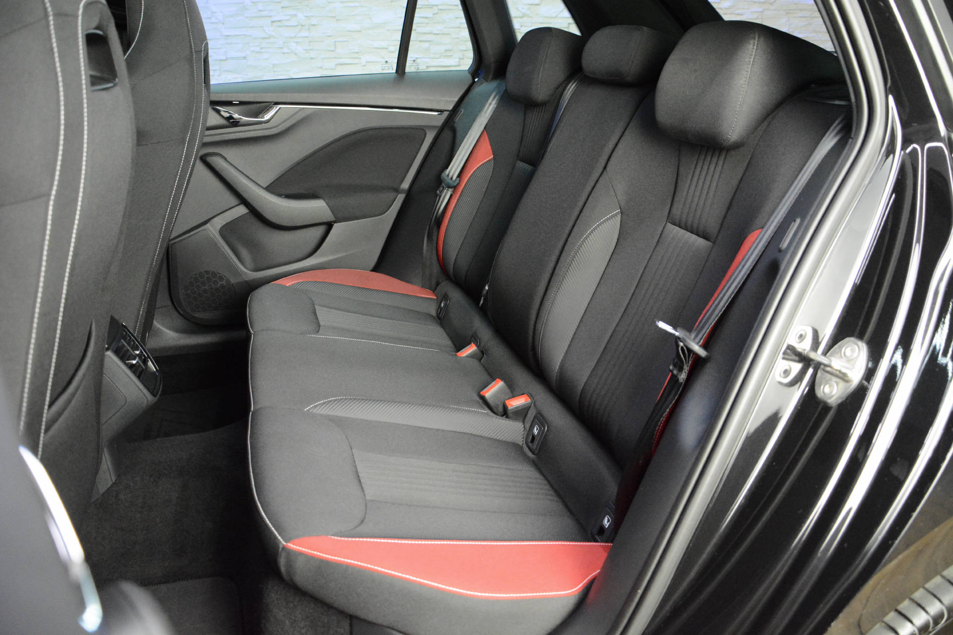 SKODA Kamiq 1.0 TSI Monte Carlo DSG-image-9