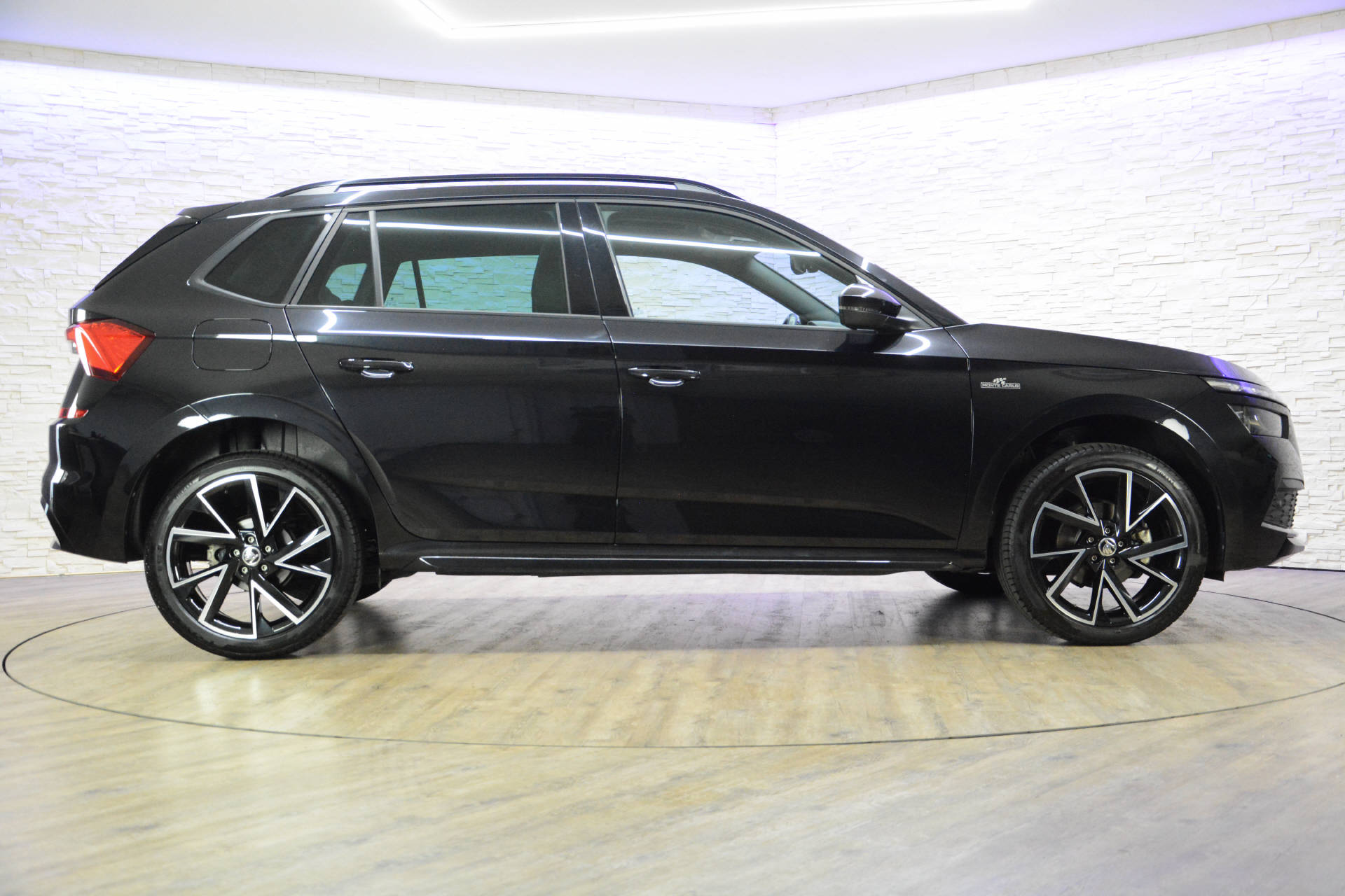 SKODA Kamiq 1.0 TSI Monte Carlo DSG-image-3
